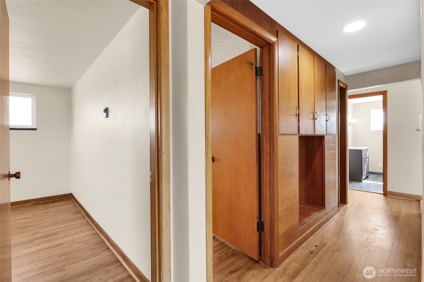 8061 Ne Valley Road Property Photo 20