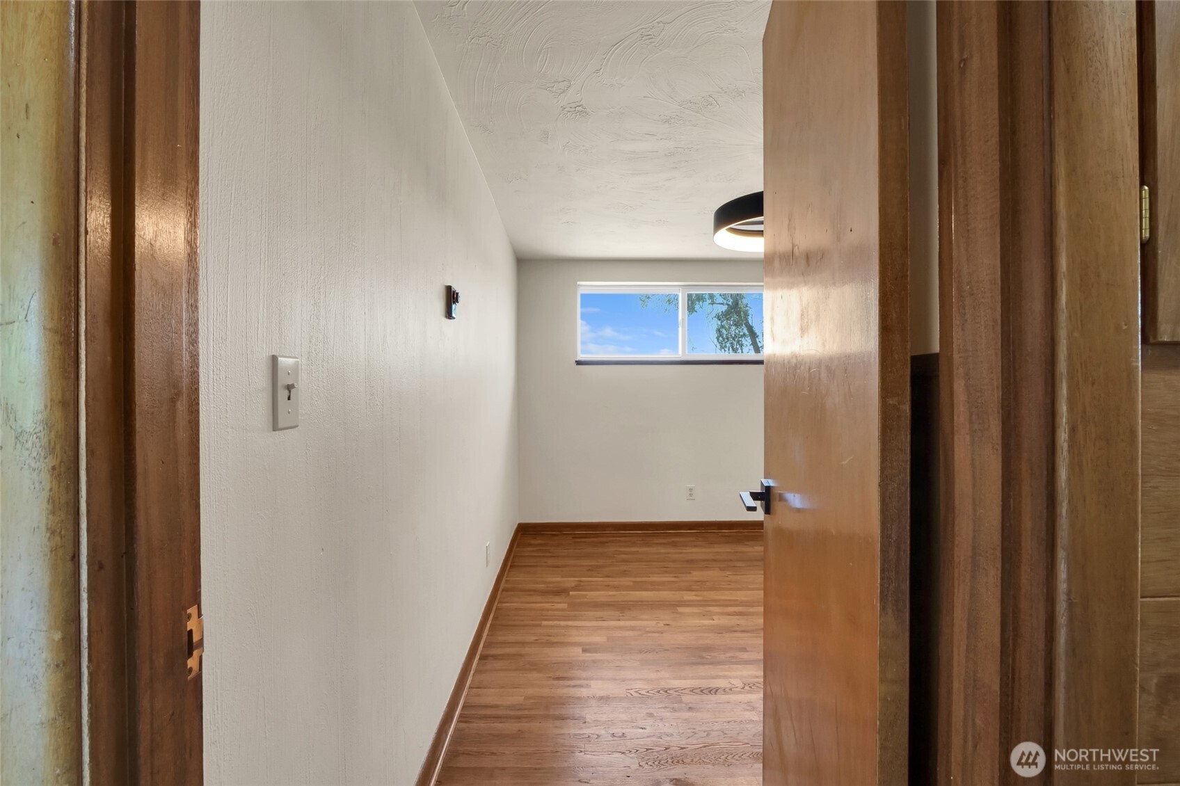 8061 Ne Valley Road Property Photo 23