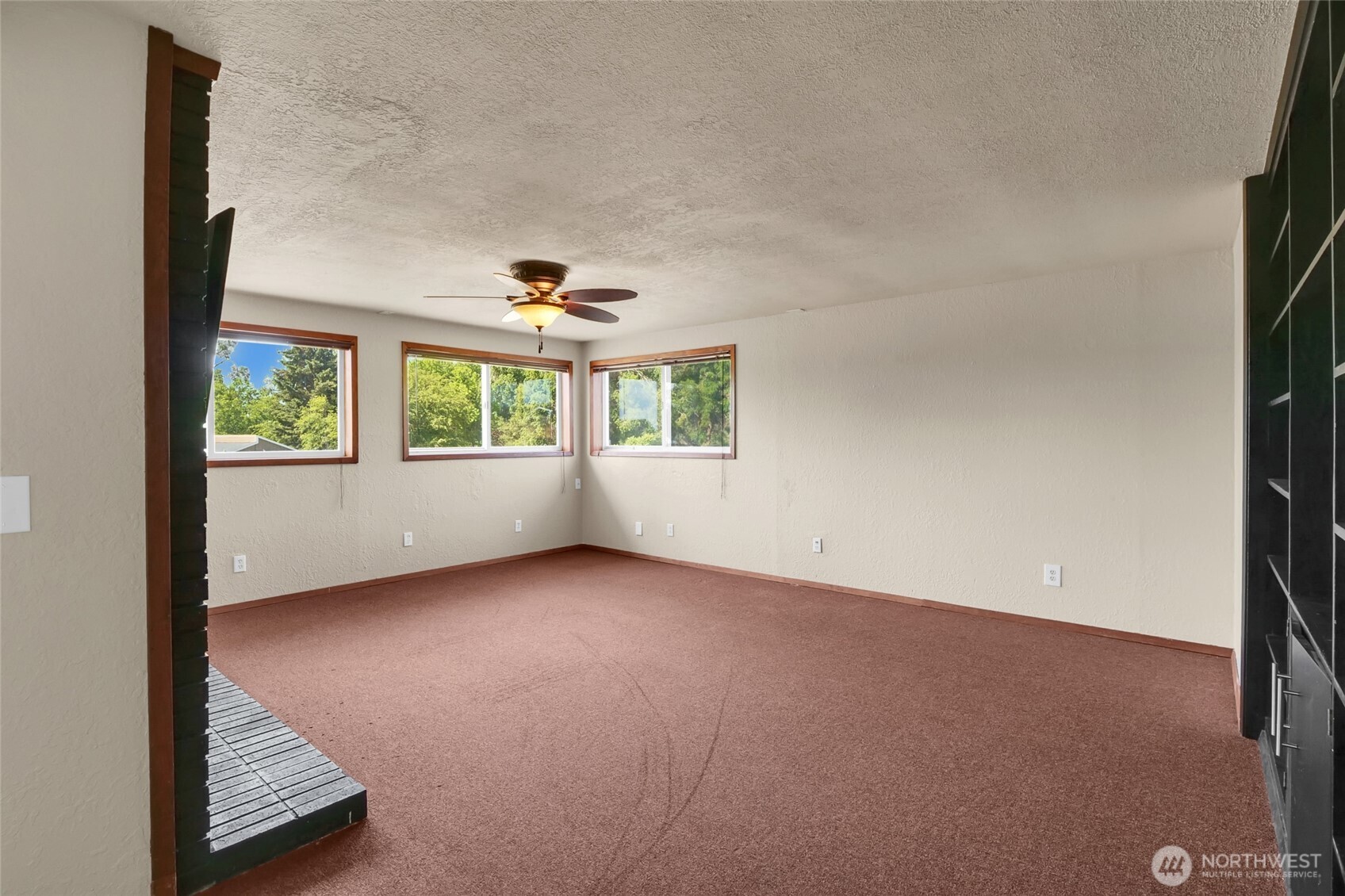 8061 Ne Valley Road Property Photo 25