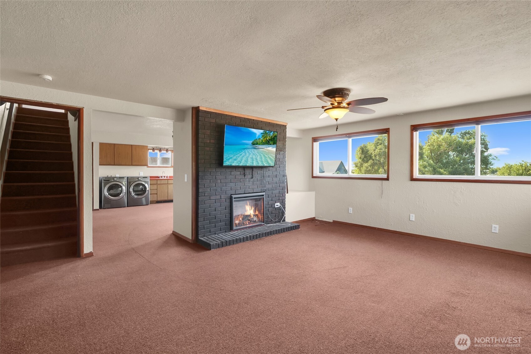 8061 Ne Valley Road Property Photo 27