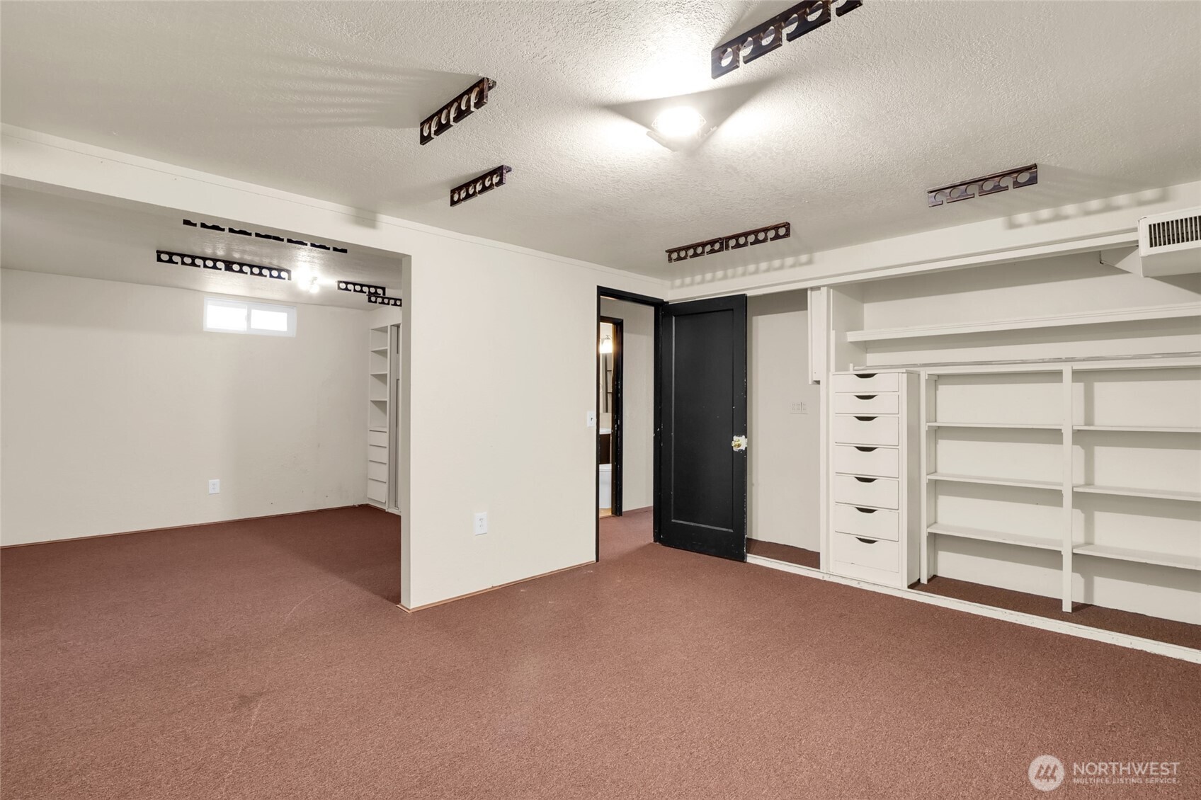 8061 Ne Valley Road Property Photo 34