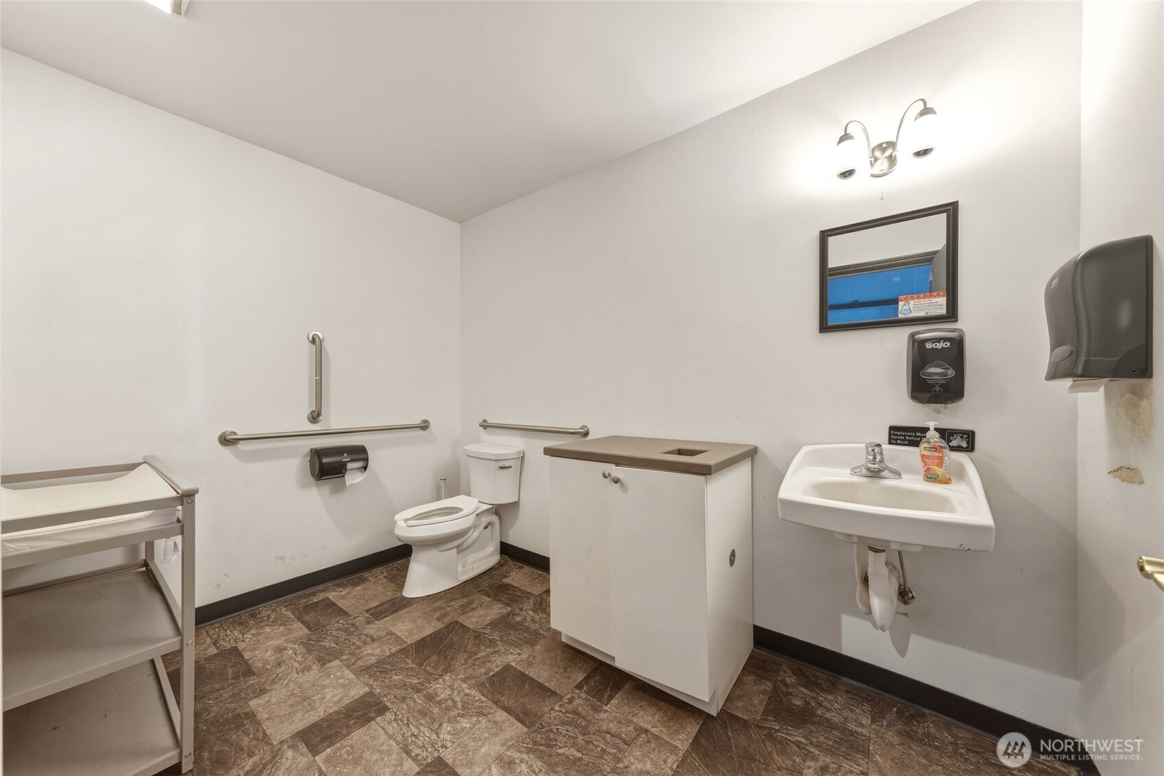 216 E Main Property Photo 19
