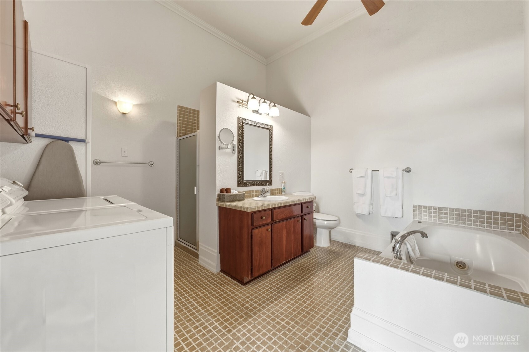 216 E Main Property Photo 33