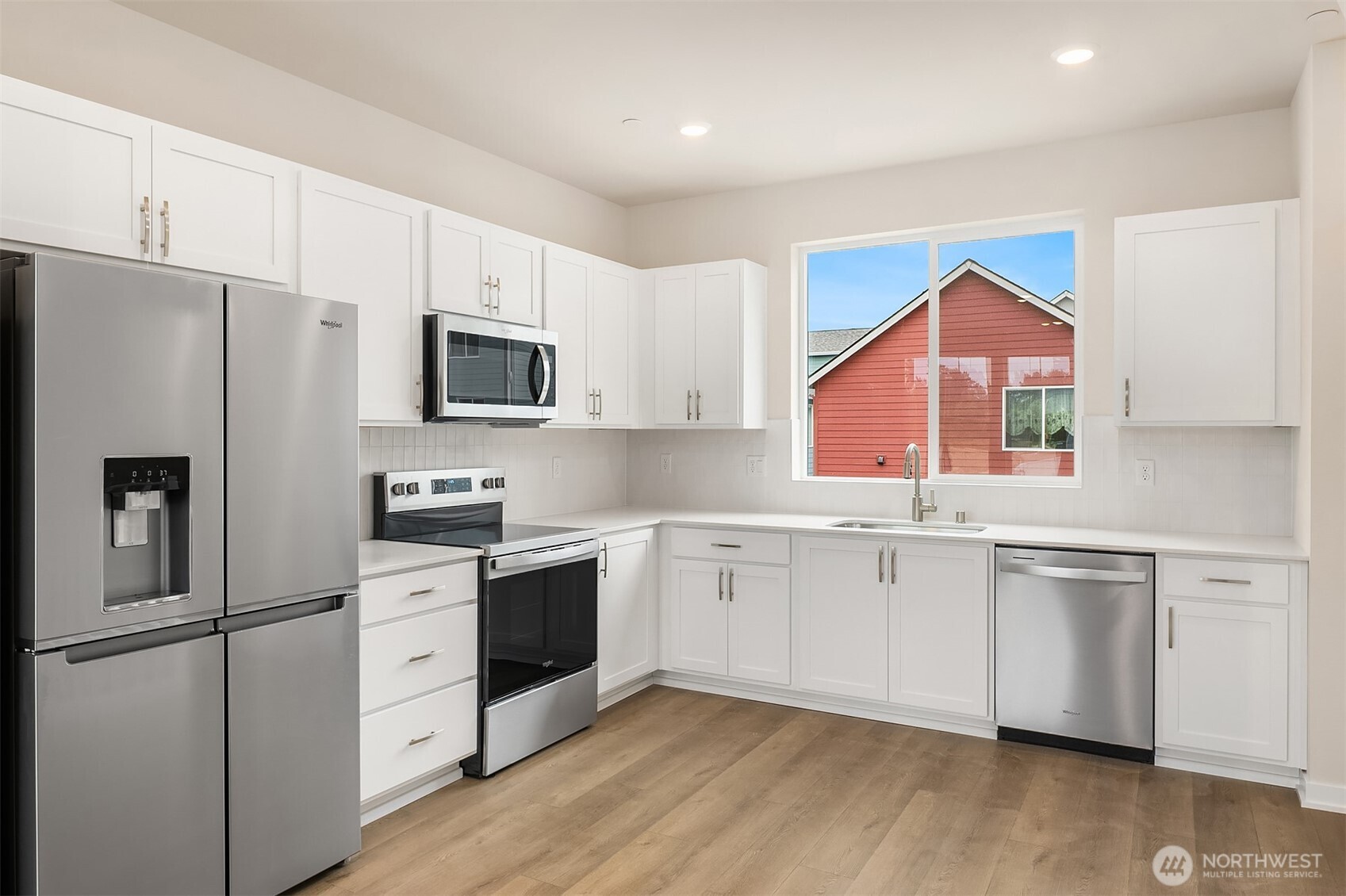 2425 160th Place Property Photo 3