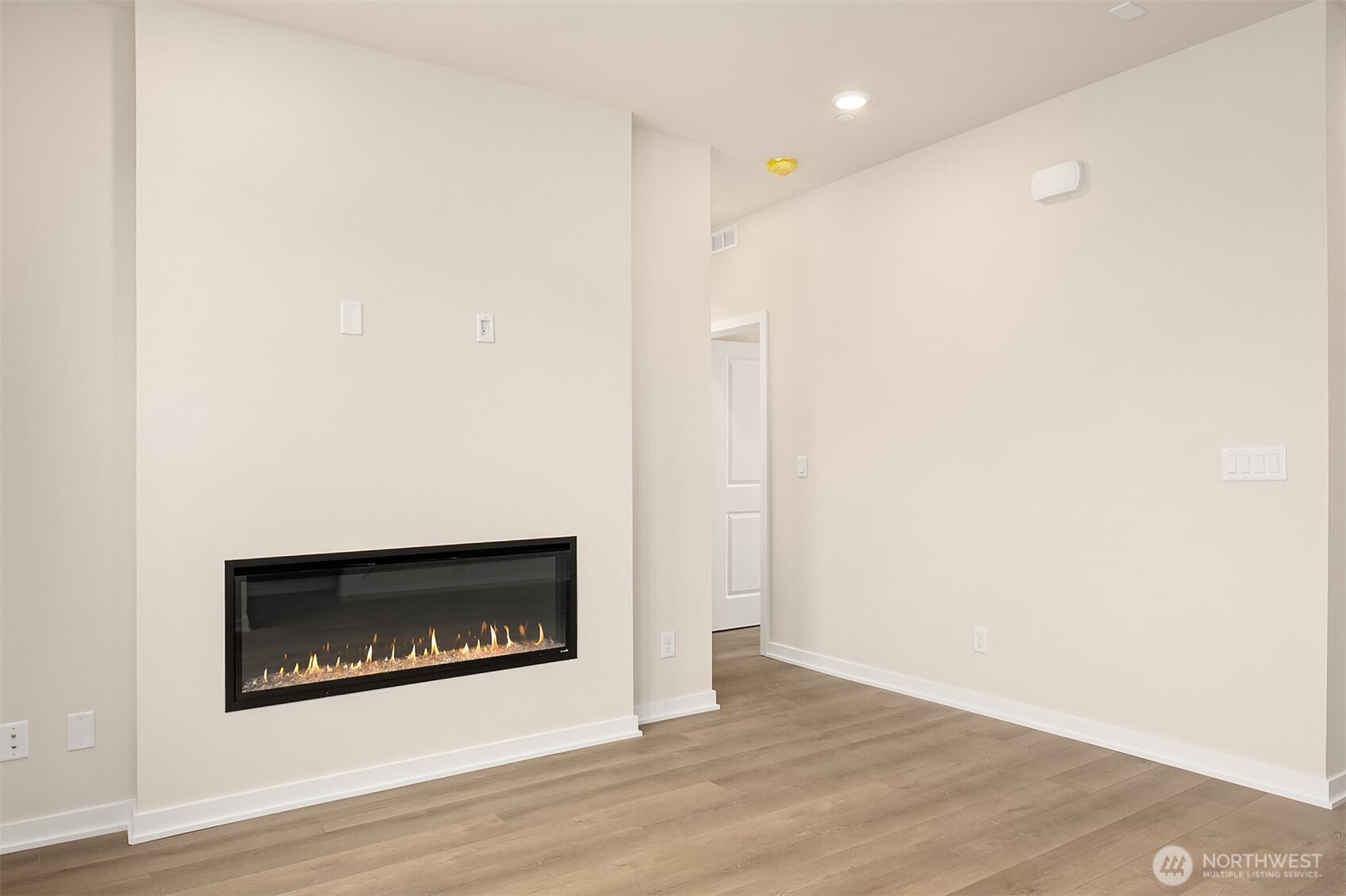 2425 160th Place Property Photo 11
