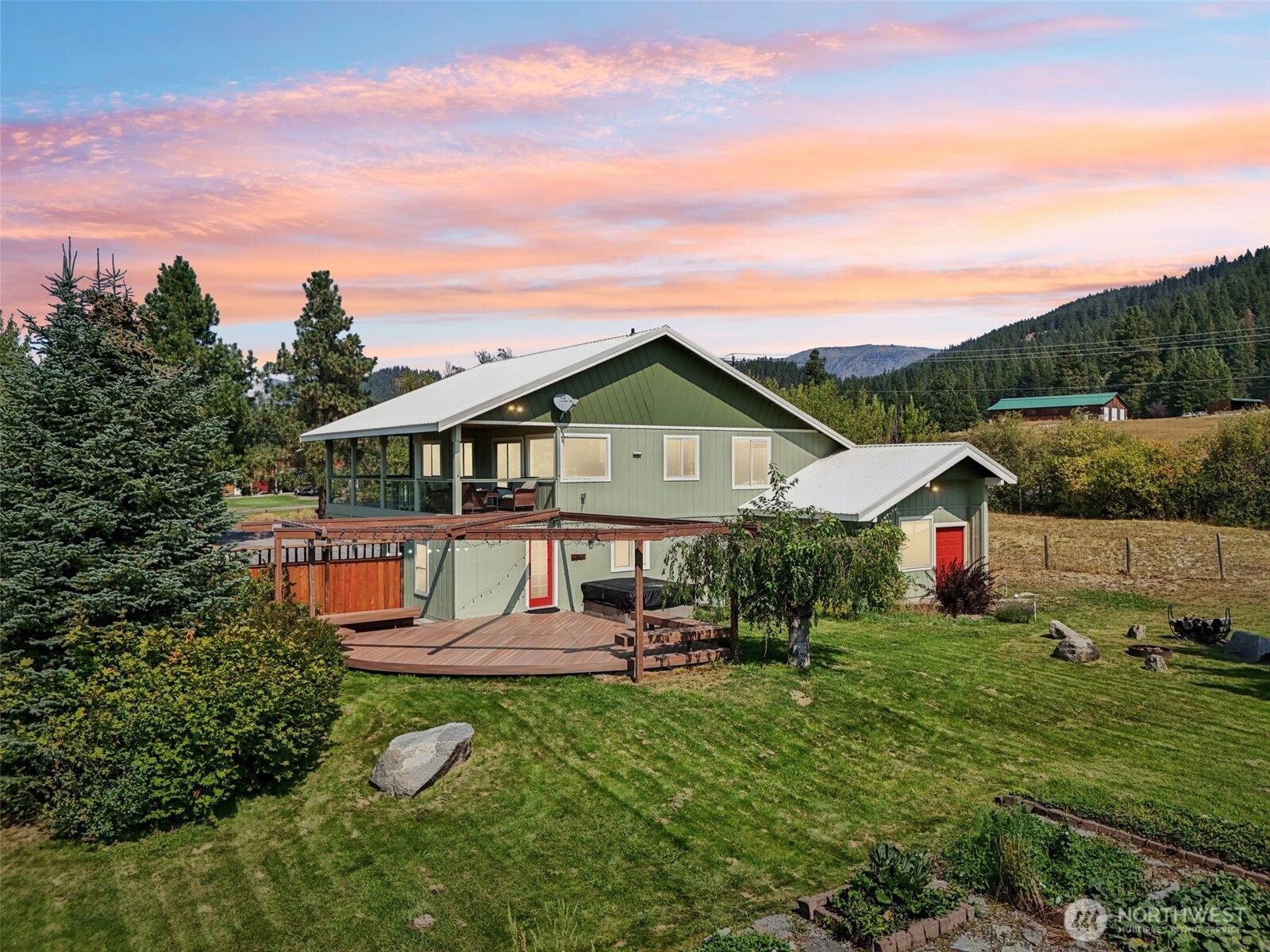 18527 Hazel Street Property Photo 2