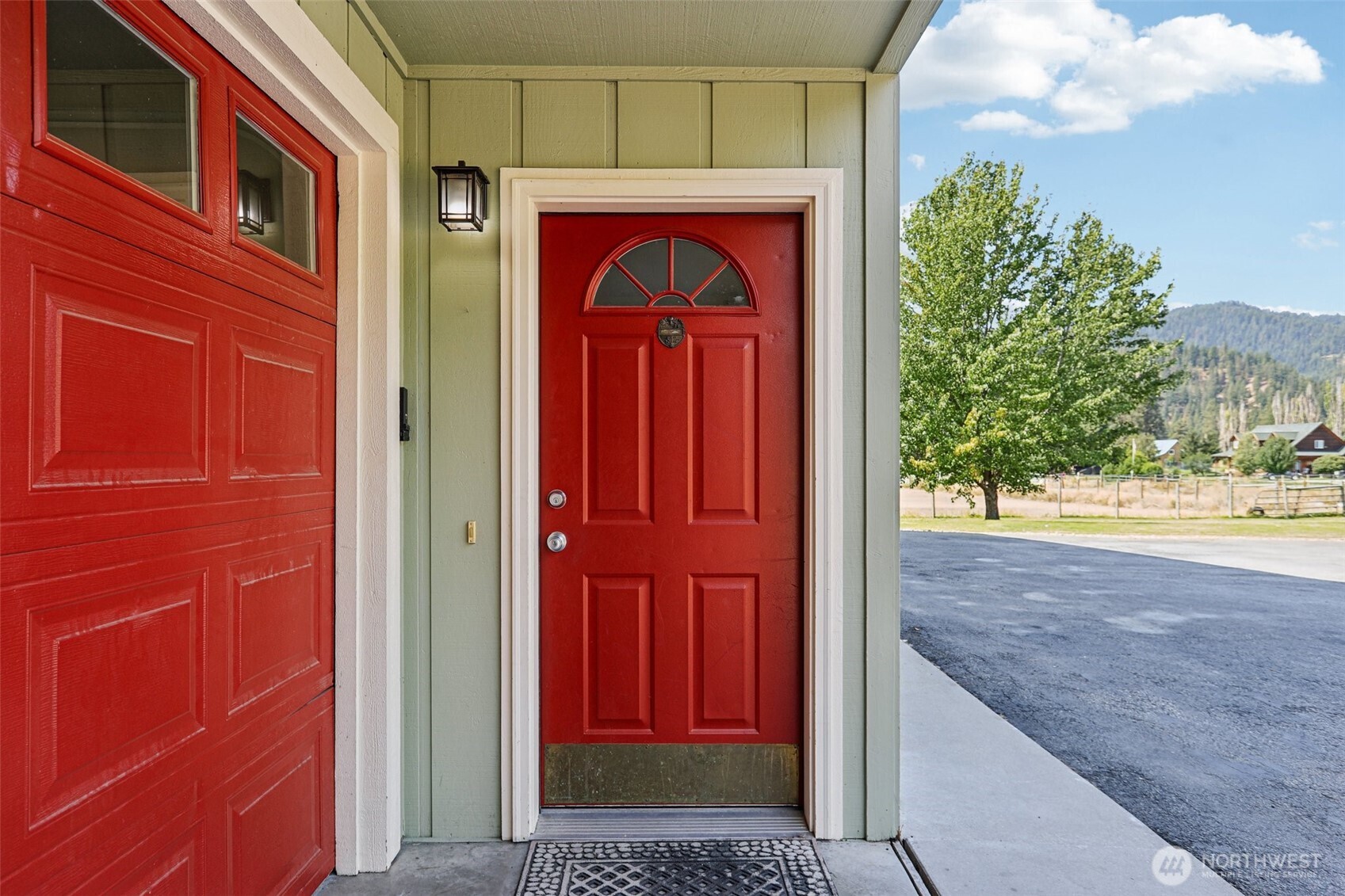 18527 Hazel Street Property Photo 3