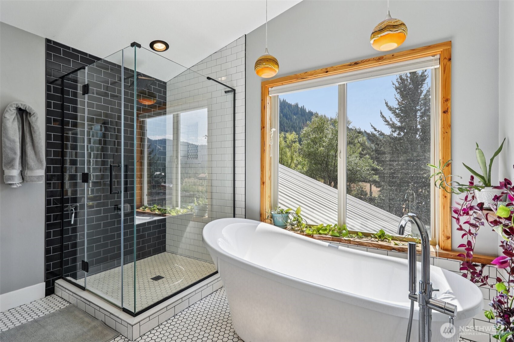 18527 Hazel Street Property Photo 5