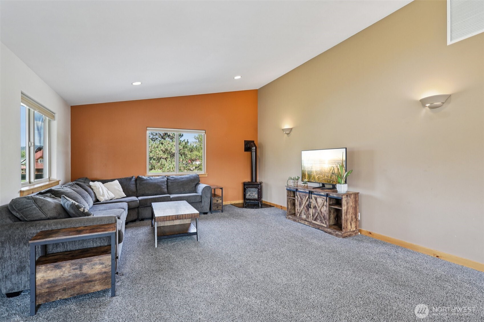 18527 Hazel Street Property Photo 7