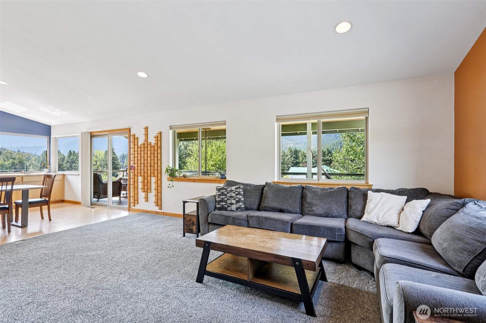 18527 Hazel Street Property Photo 8