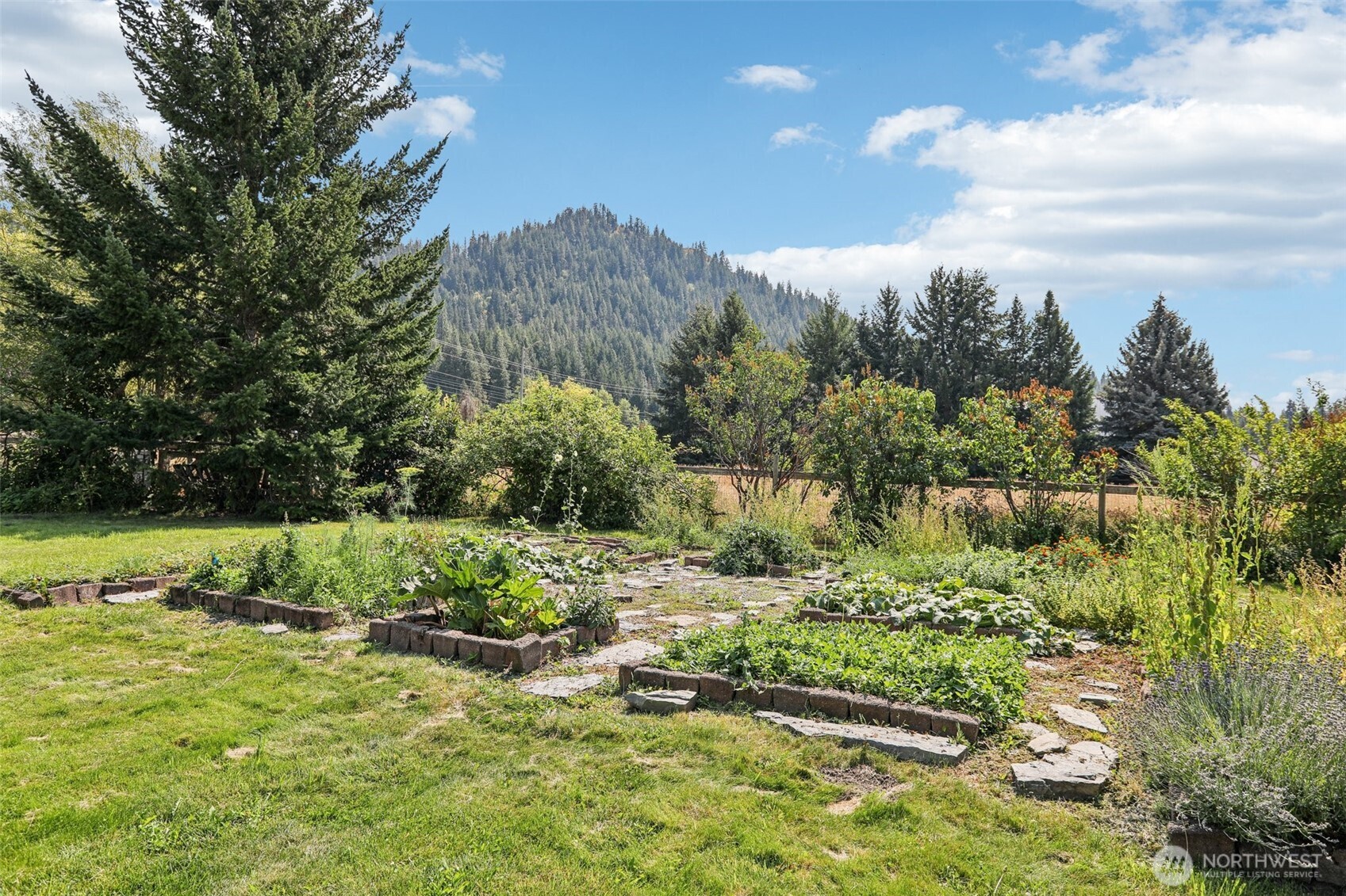 18527 Hazel Street Property Photo 28