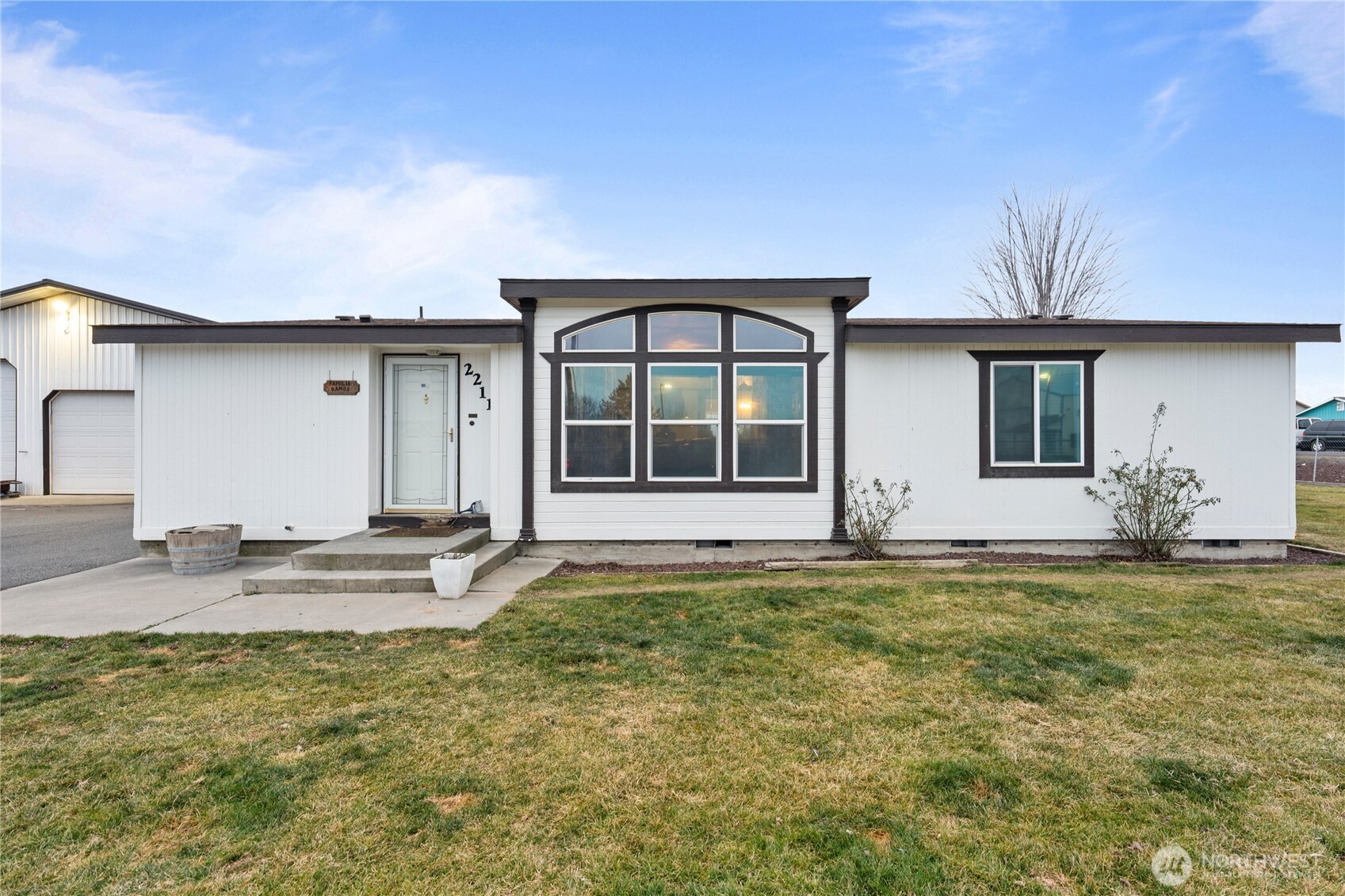 2211 W Sielaff Lane Property Photo 1