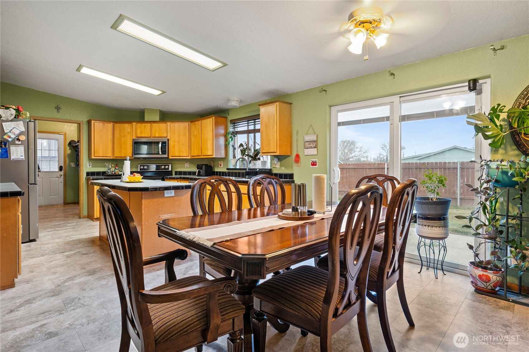 2211 W Sielaff Lane Property Photo 6