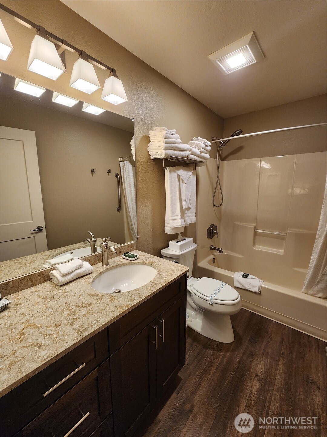 1 Lakeside 708-g Property Photo 8
