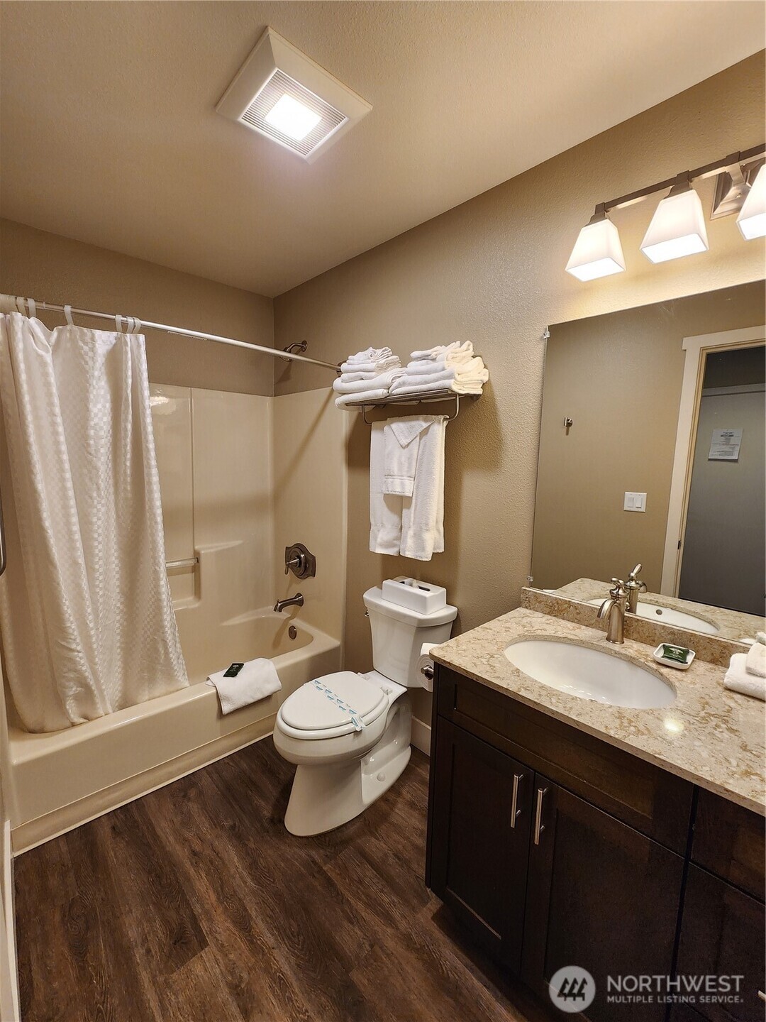 1 Lakeside 708-g Property Photo 10