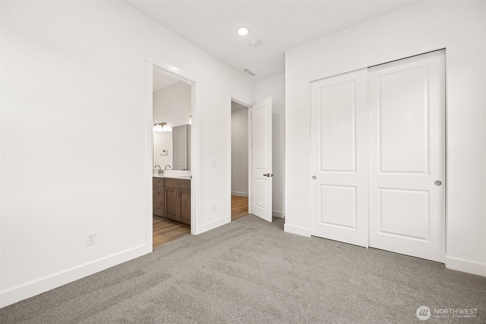 13722 100th Street 209 Property Photo 4
