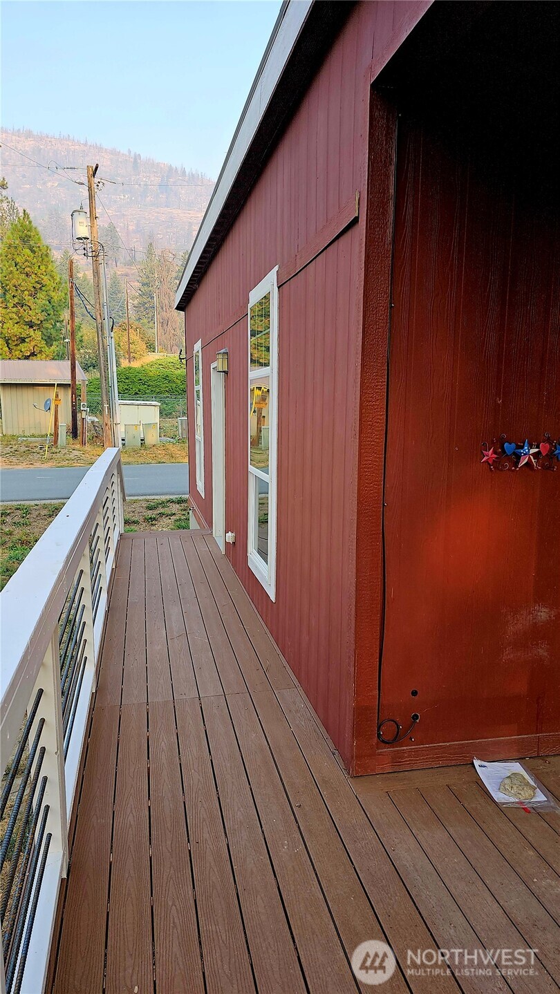 5 Columbia Drive 2 Property Photo 2