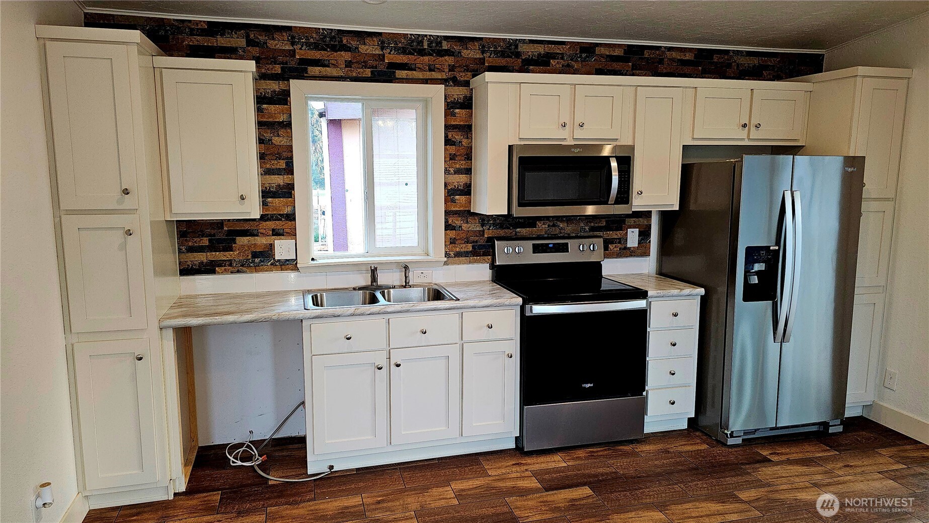 5 Columbia Drive 2 Property Photo 6