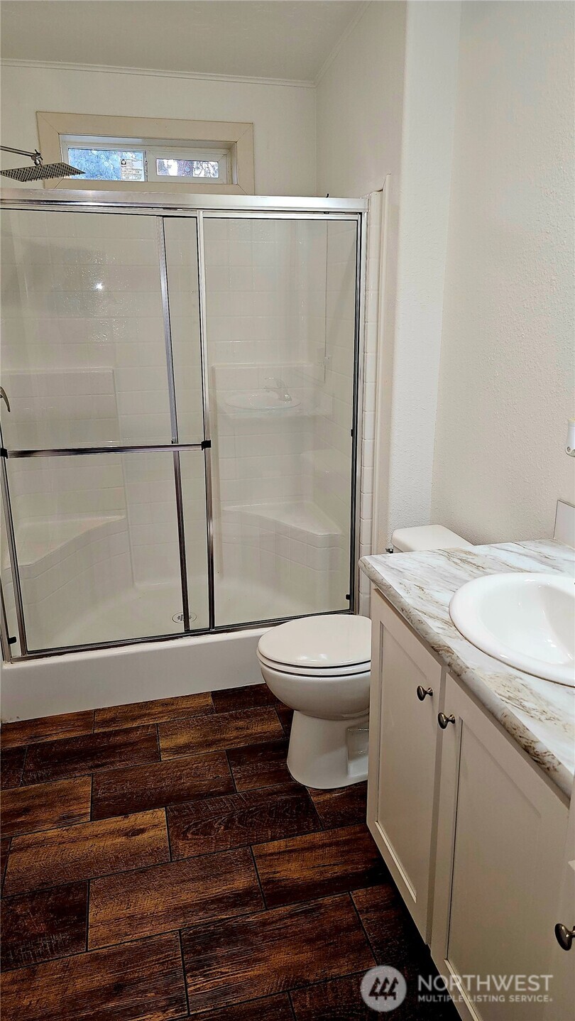 5 Columbia Drive 2 Property Photo 11