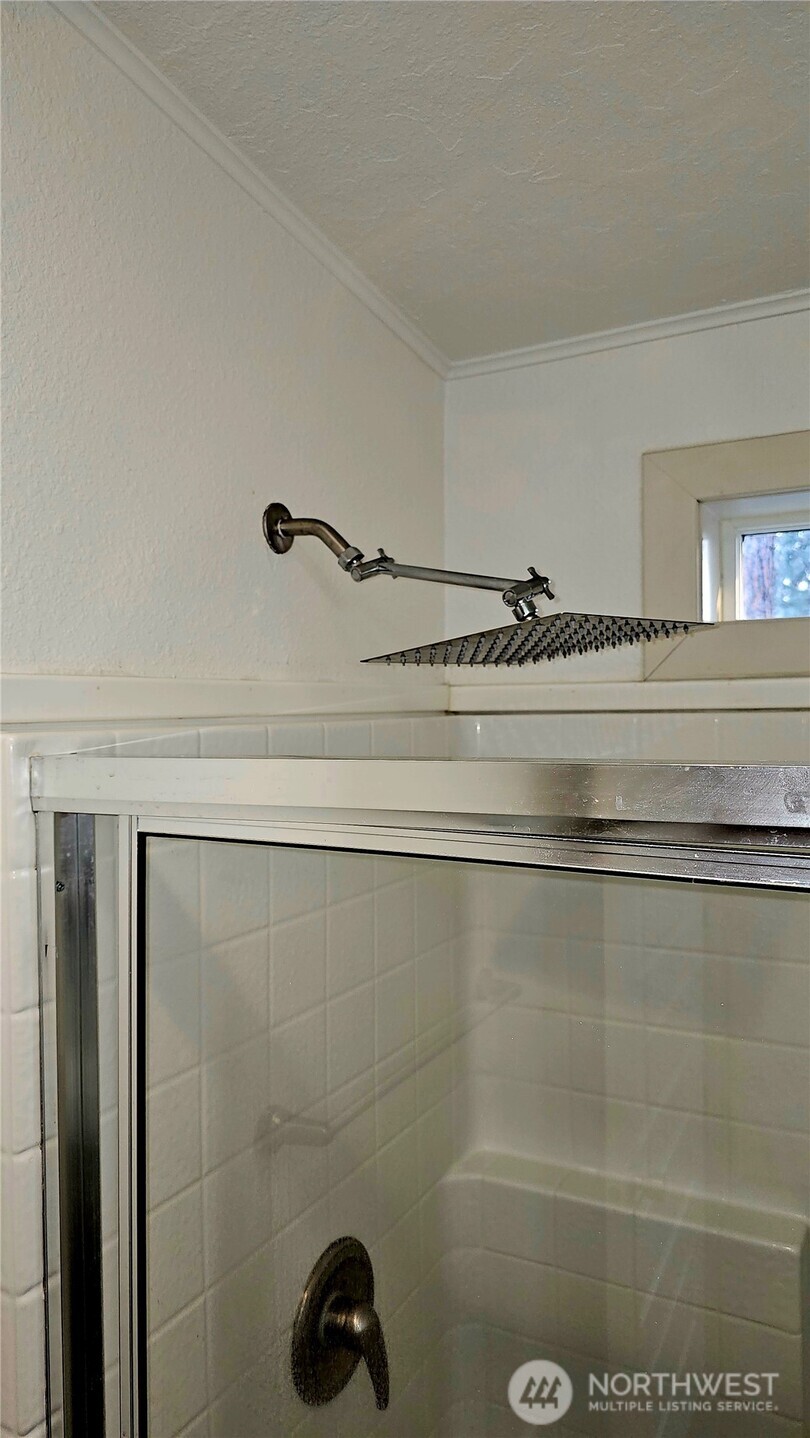 5 Columbia Drive 2 Property Photo 13