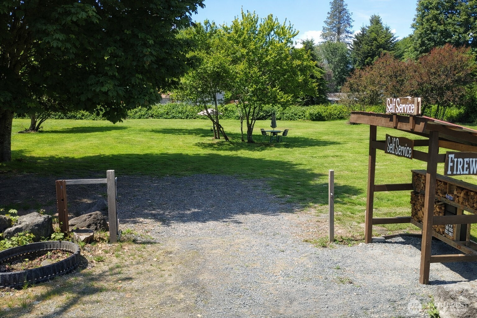 306558 Highway 101 Property Photo 1