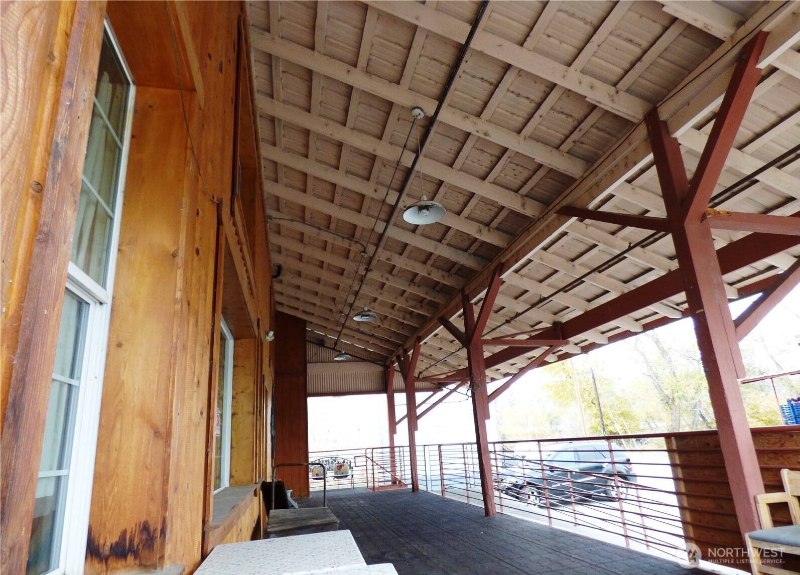 96 E Pine Street Property Photo 3