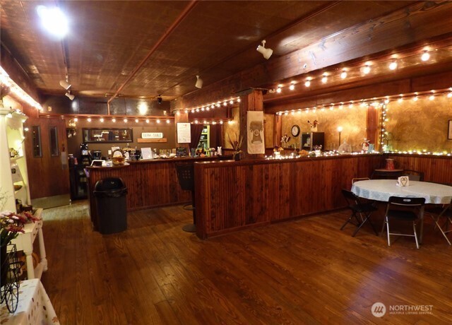 96 E Pine Street Property Photo 4