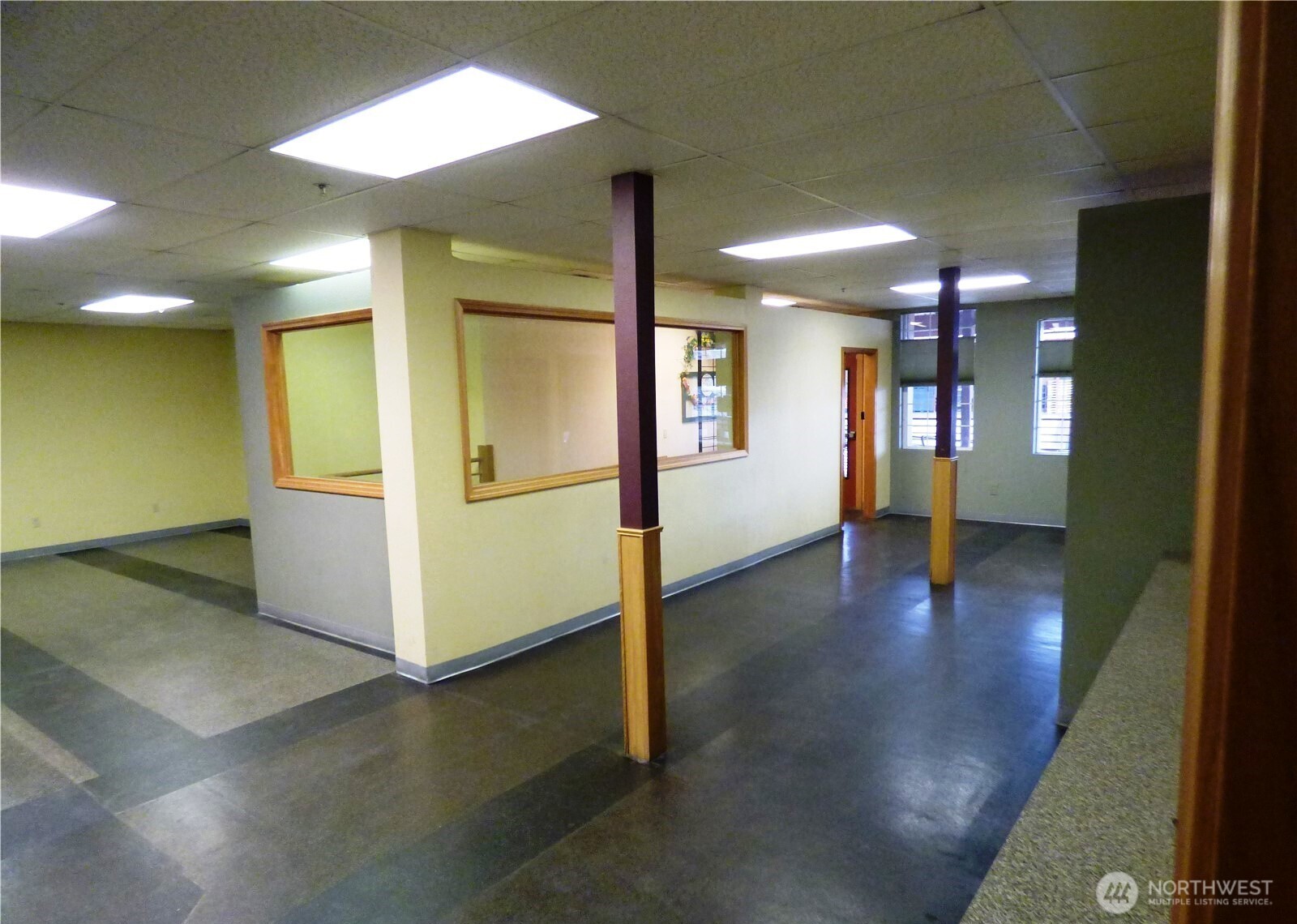 96 E Pine Street Property Photo 8