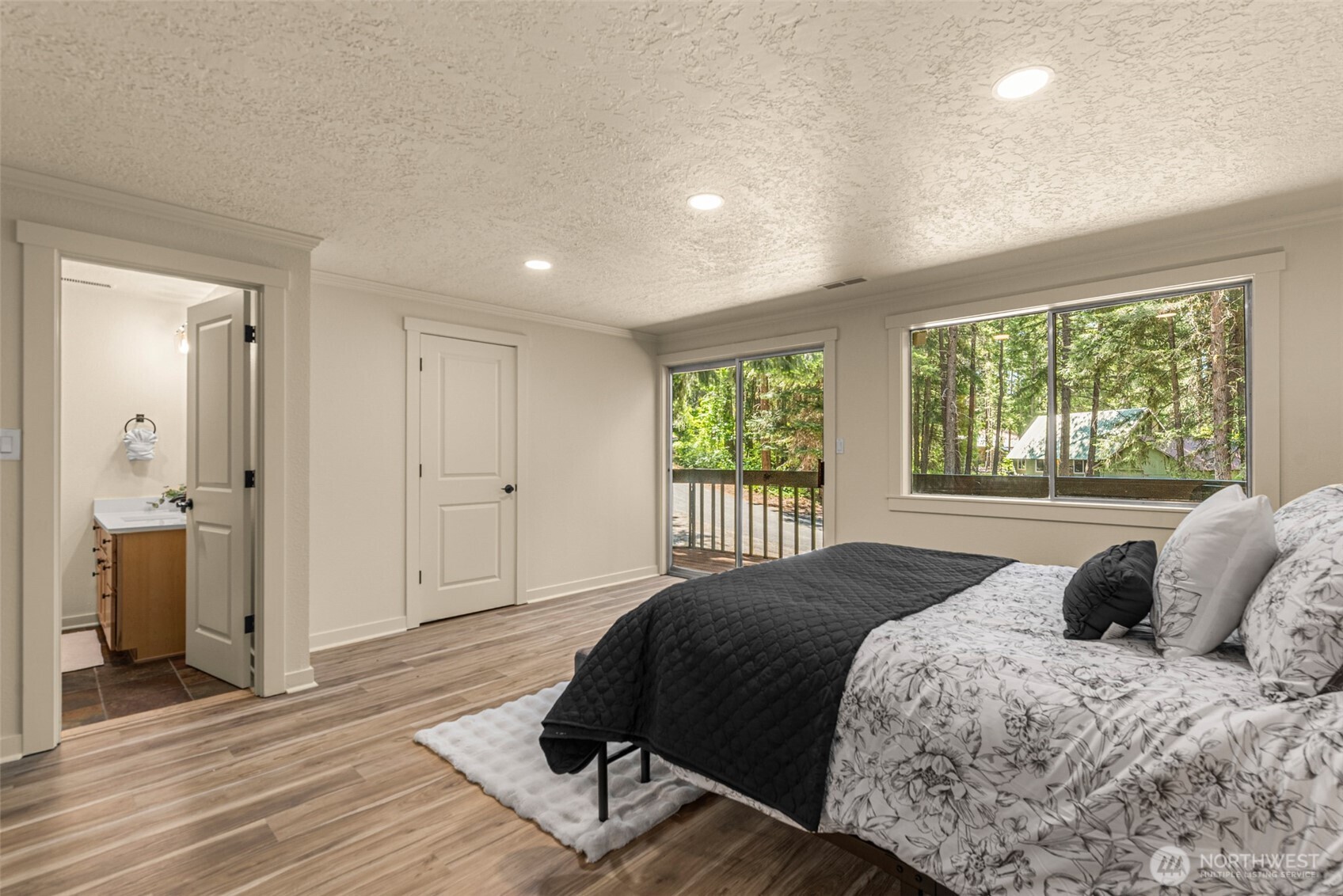 22583 Alpine Hills Road Property Photo 10