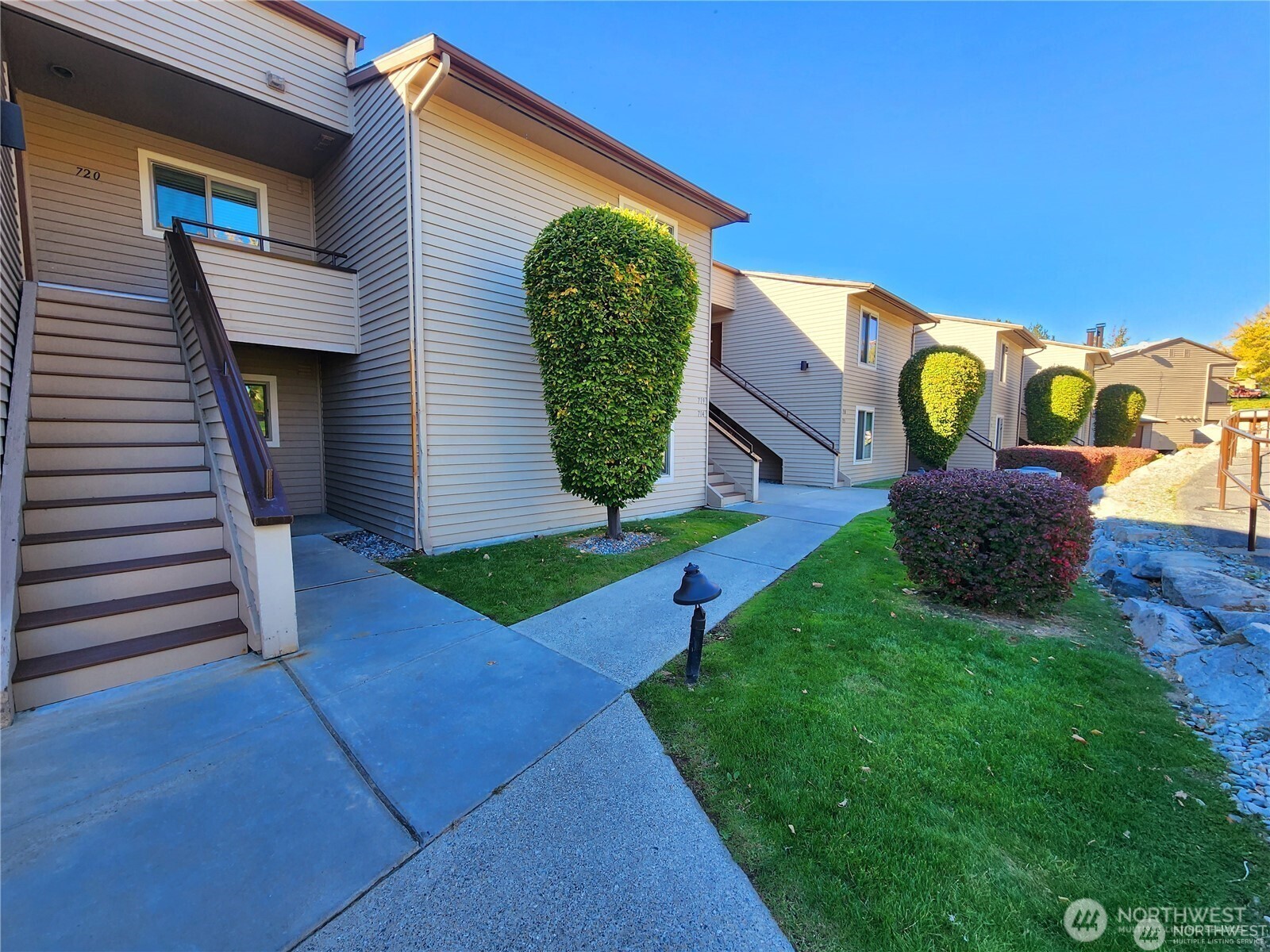 1 Lakeside 719-o Property Photo 16