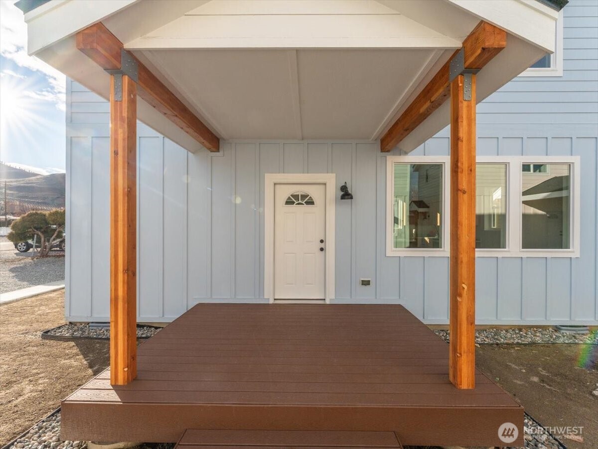 407 E Okanogan Avenue Property Photo 1