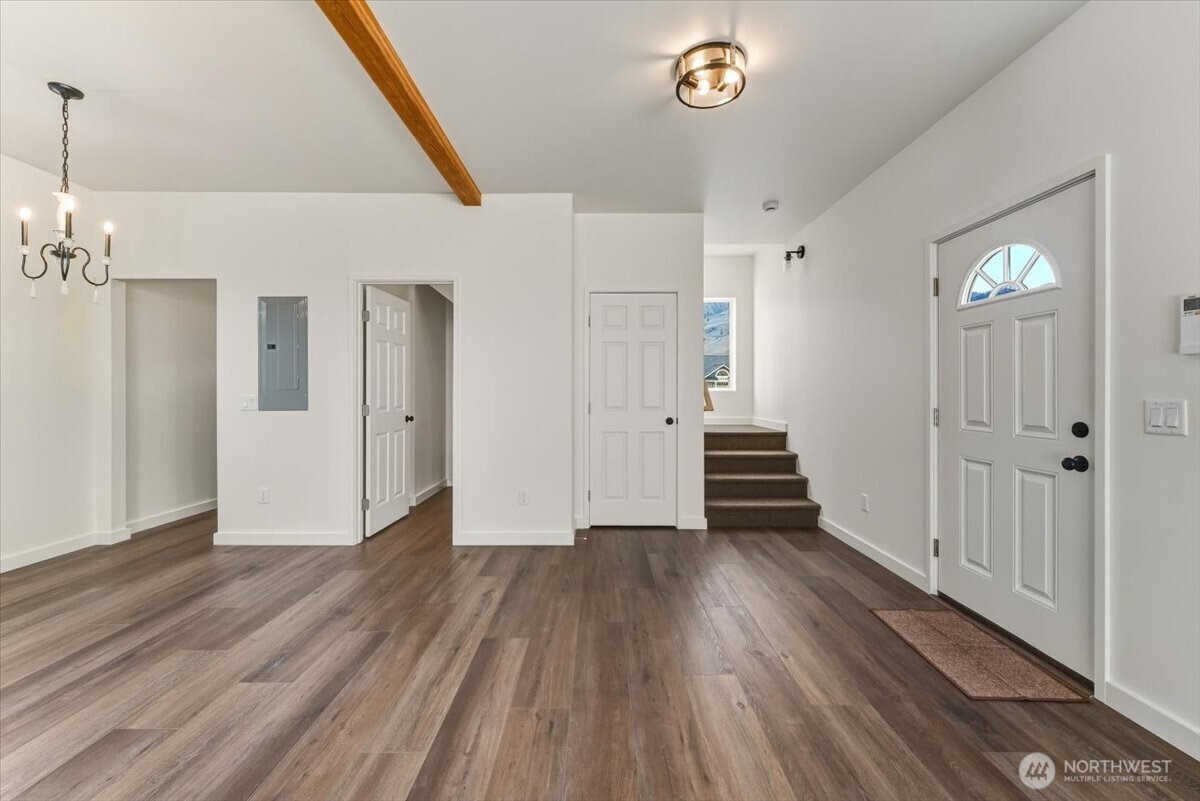 407 E Okanogan Avenue Property Photo 9