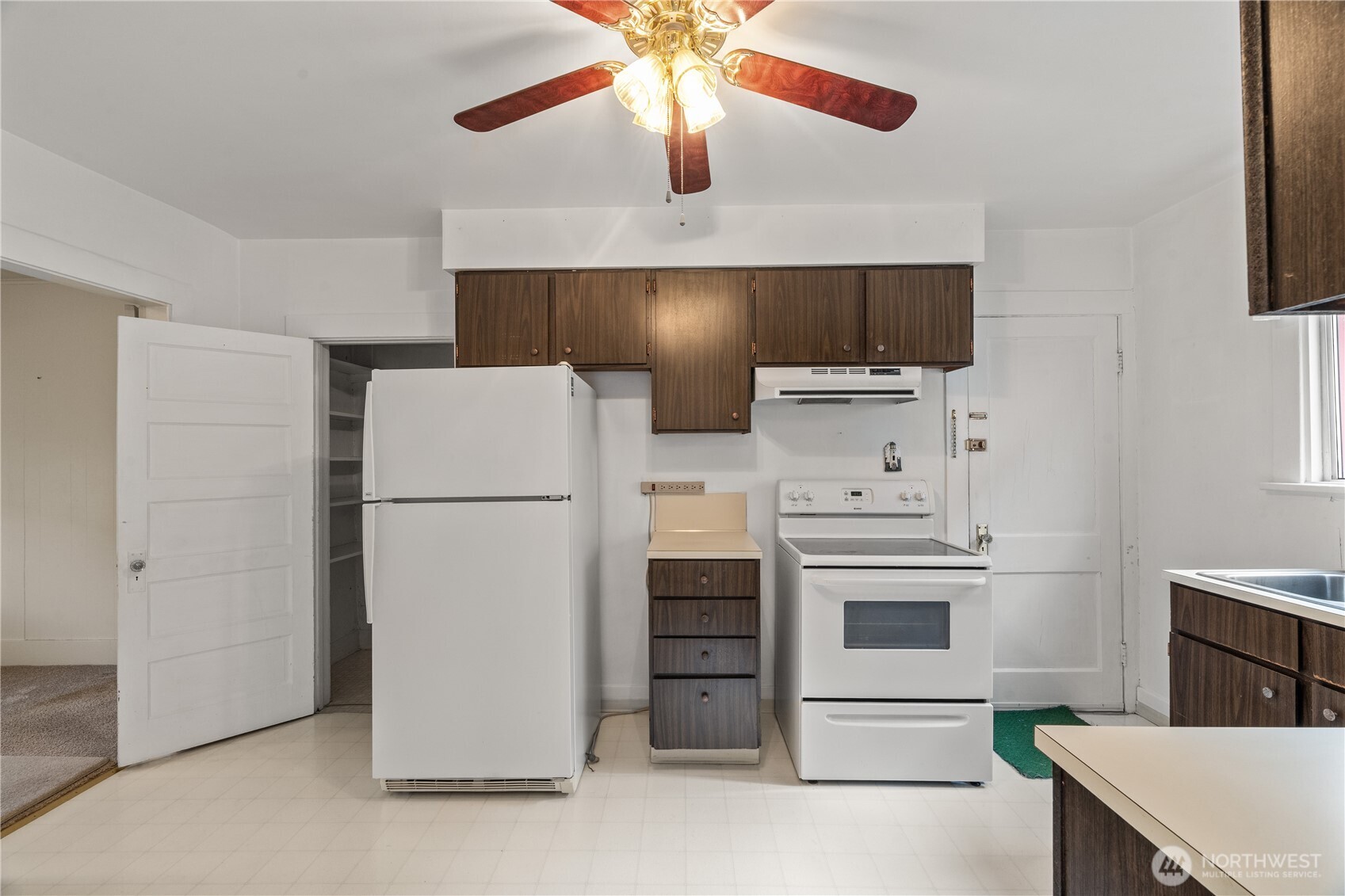 324 N F Street Property Photo 10