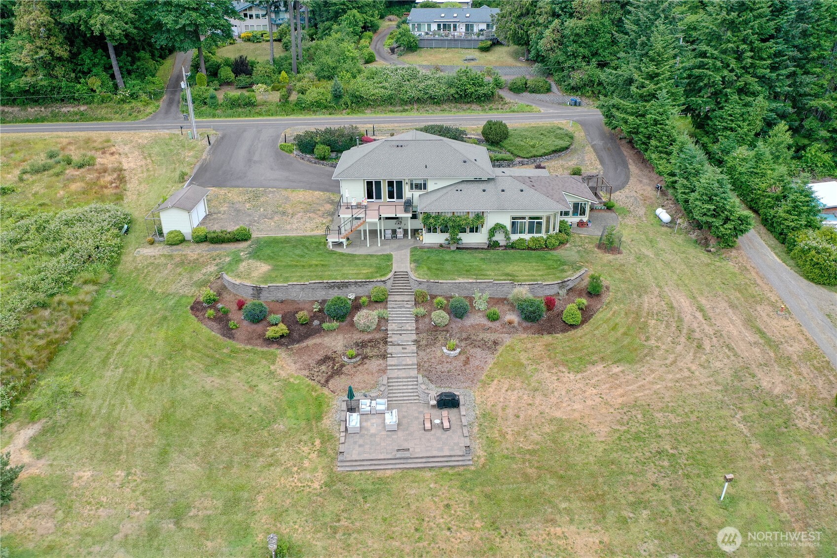481 E Leeds Property Photo 6