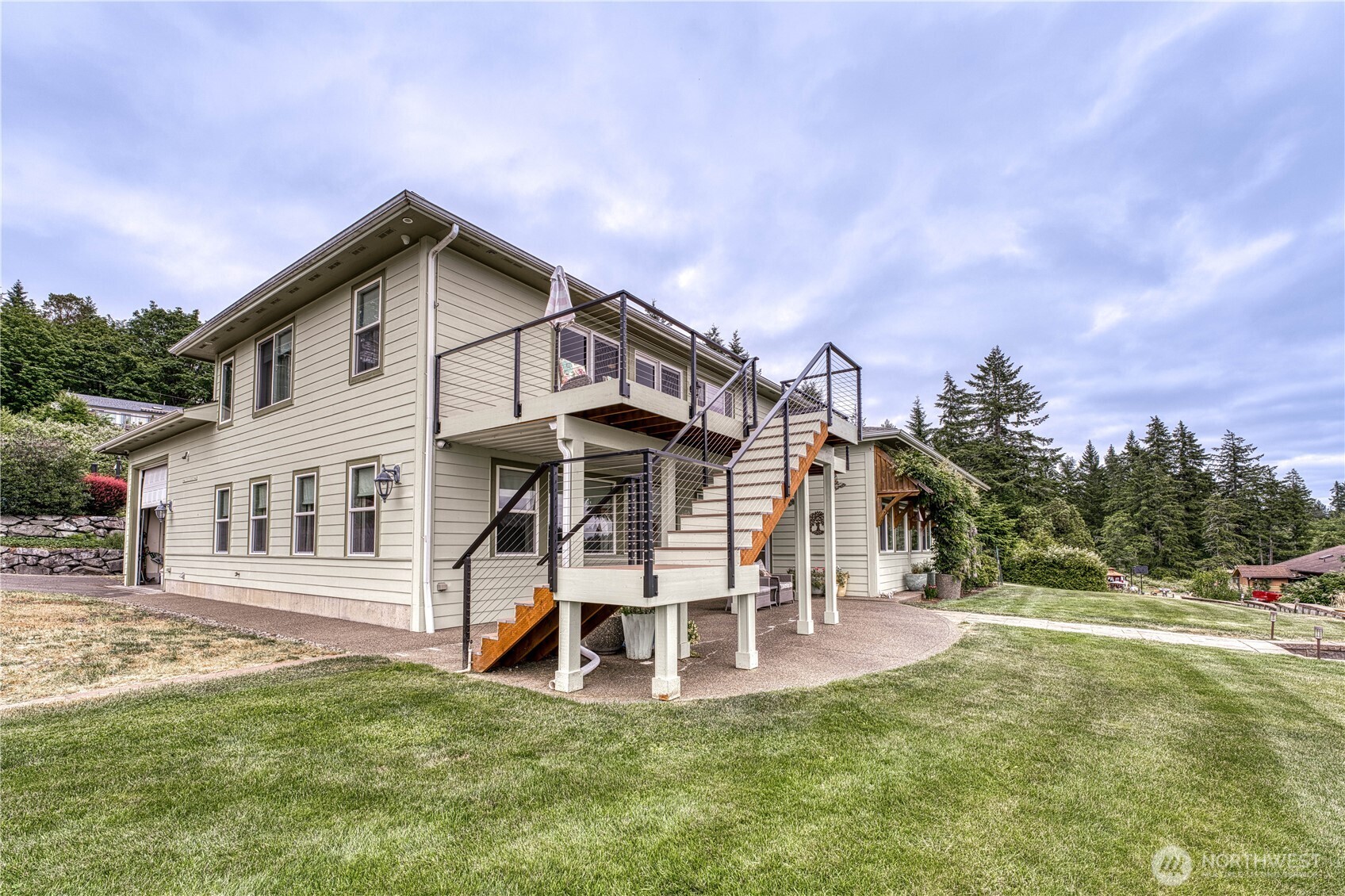 481 E Leeds Property Photo 9