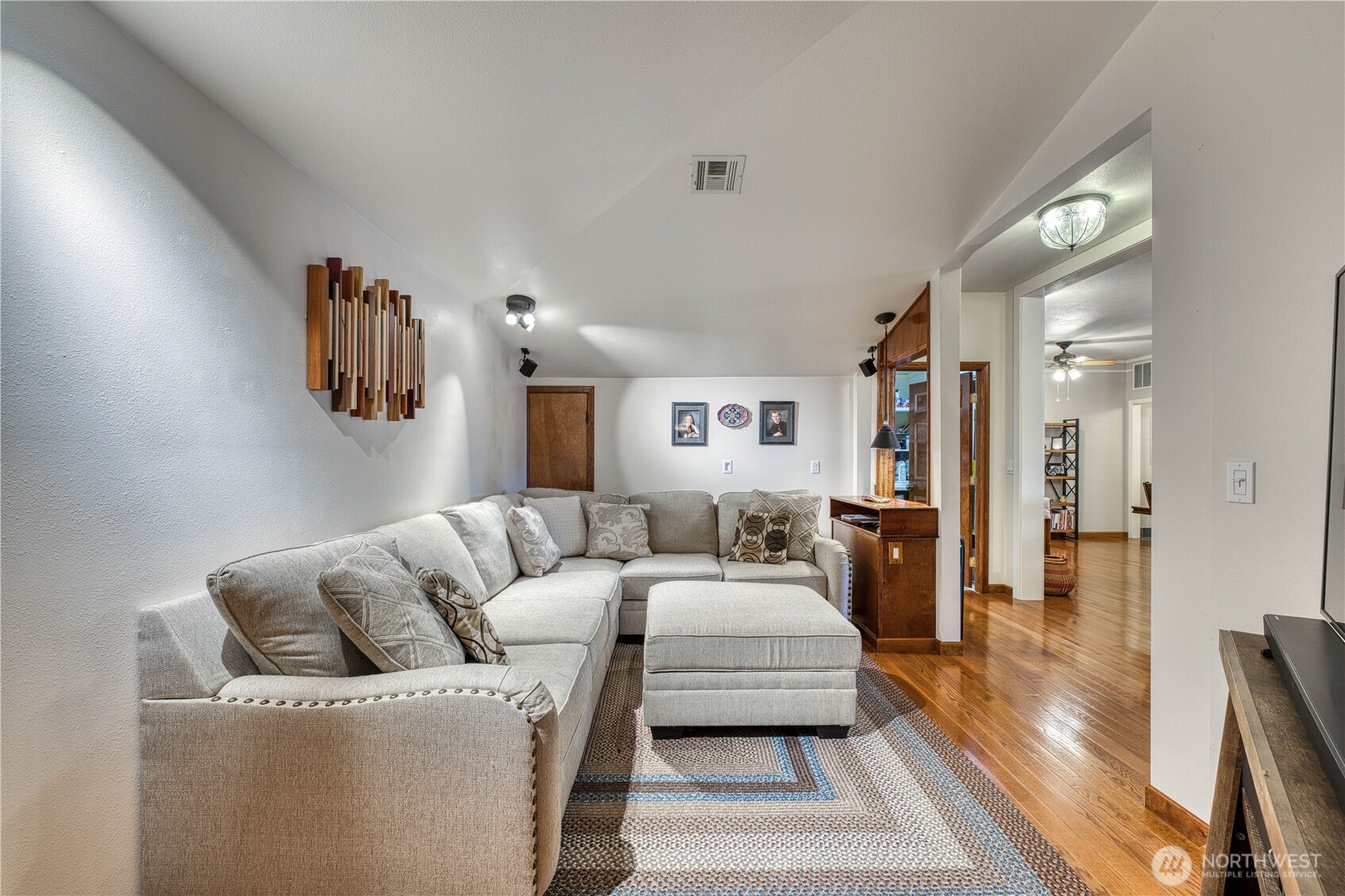 481 E Leeds Property Photo 28