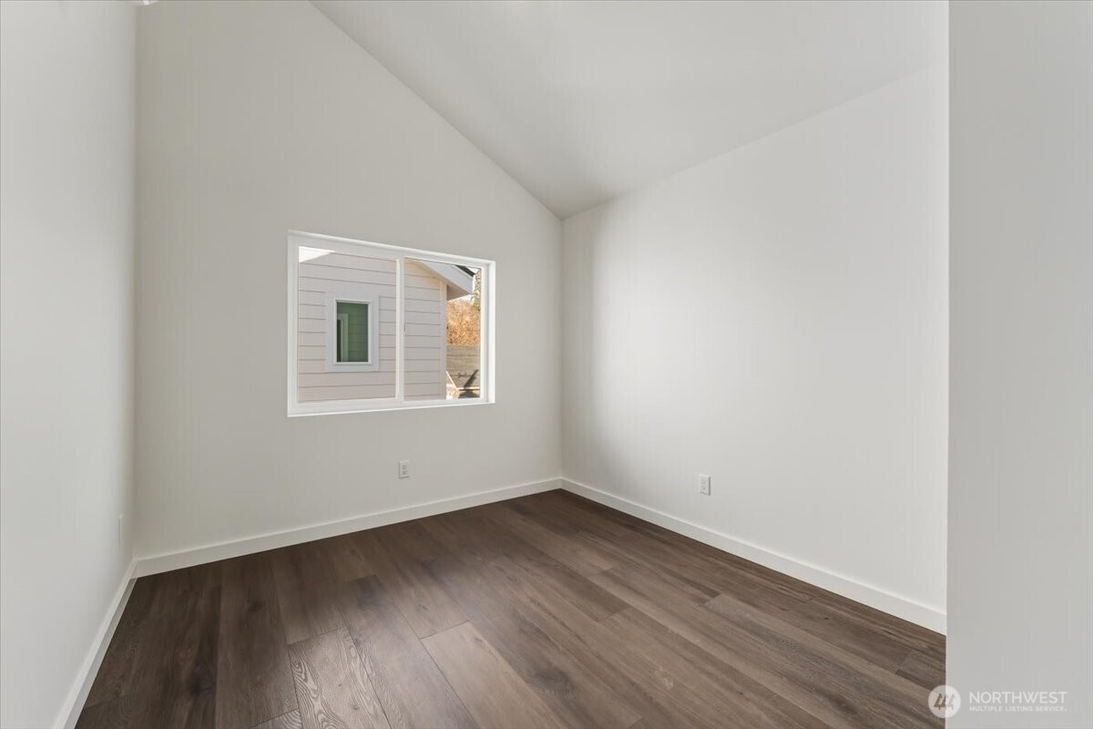 413 E Okanogan Avenue Property Photo 14
