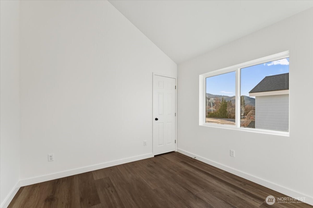 413 E Okanogan Avenue Property Photo 15