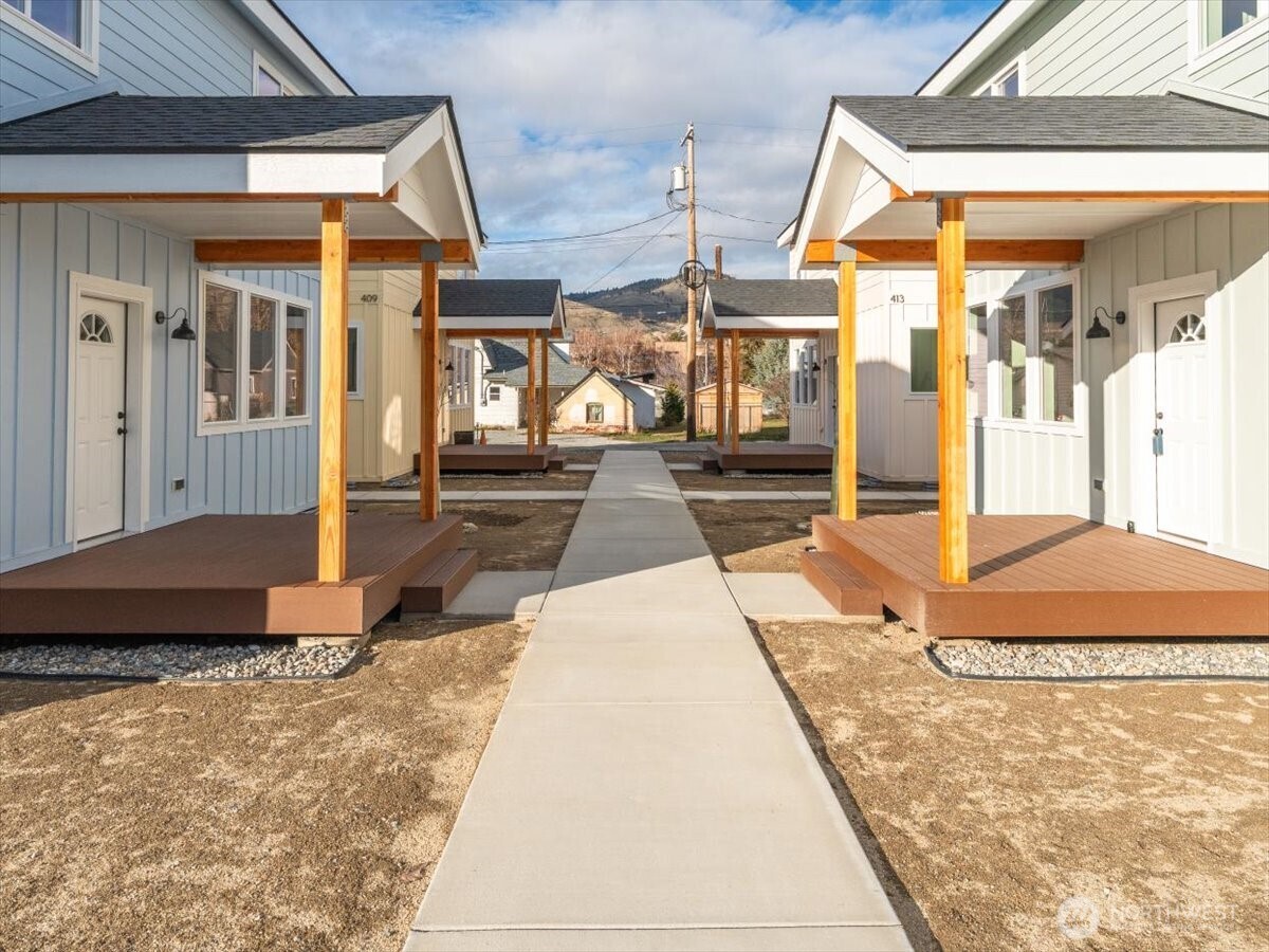 409 E Okanogan Avenue Property Photo 2