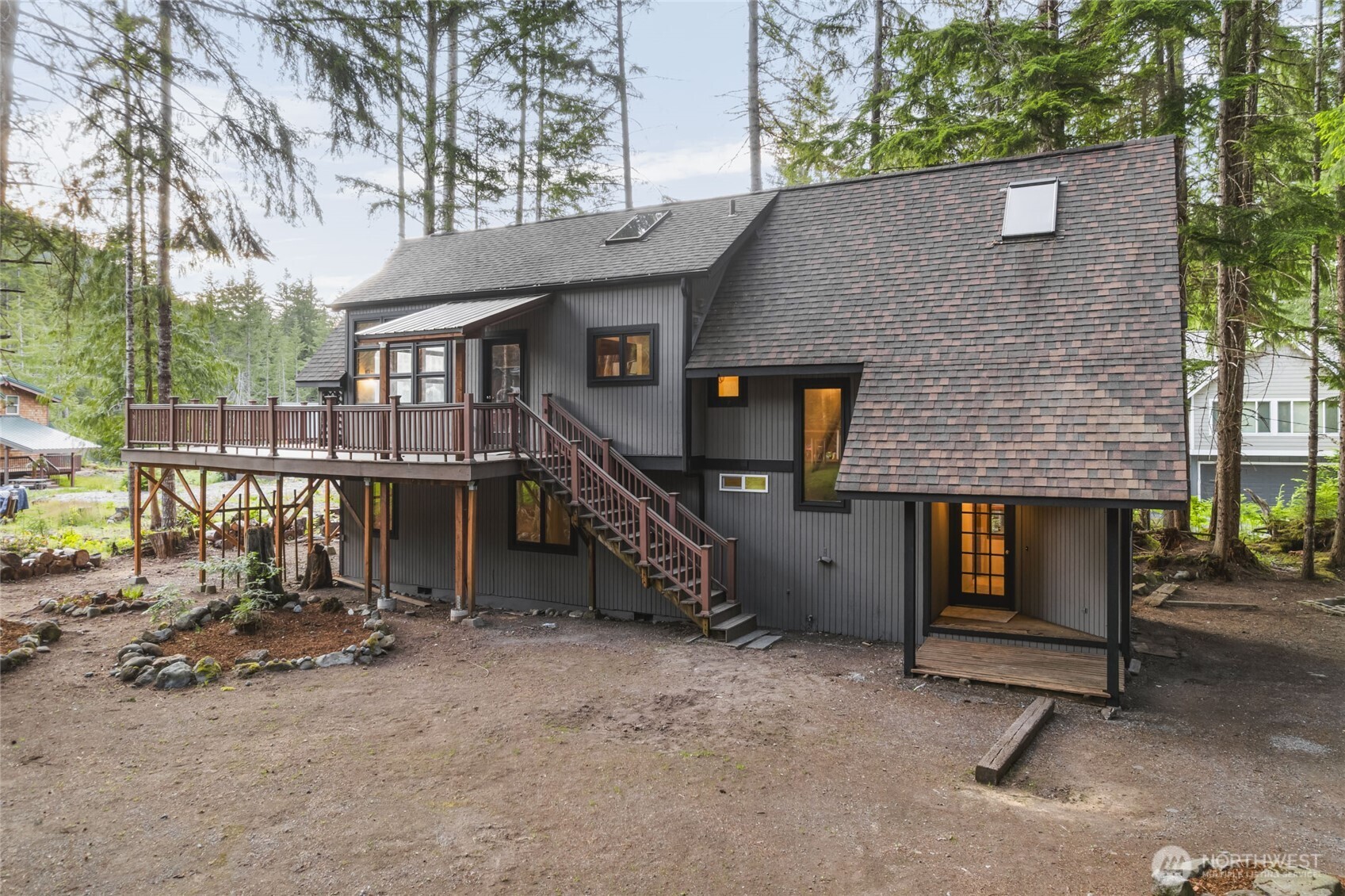 17118 Riverview Way Property Photo 3