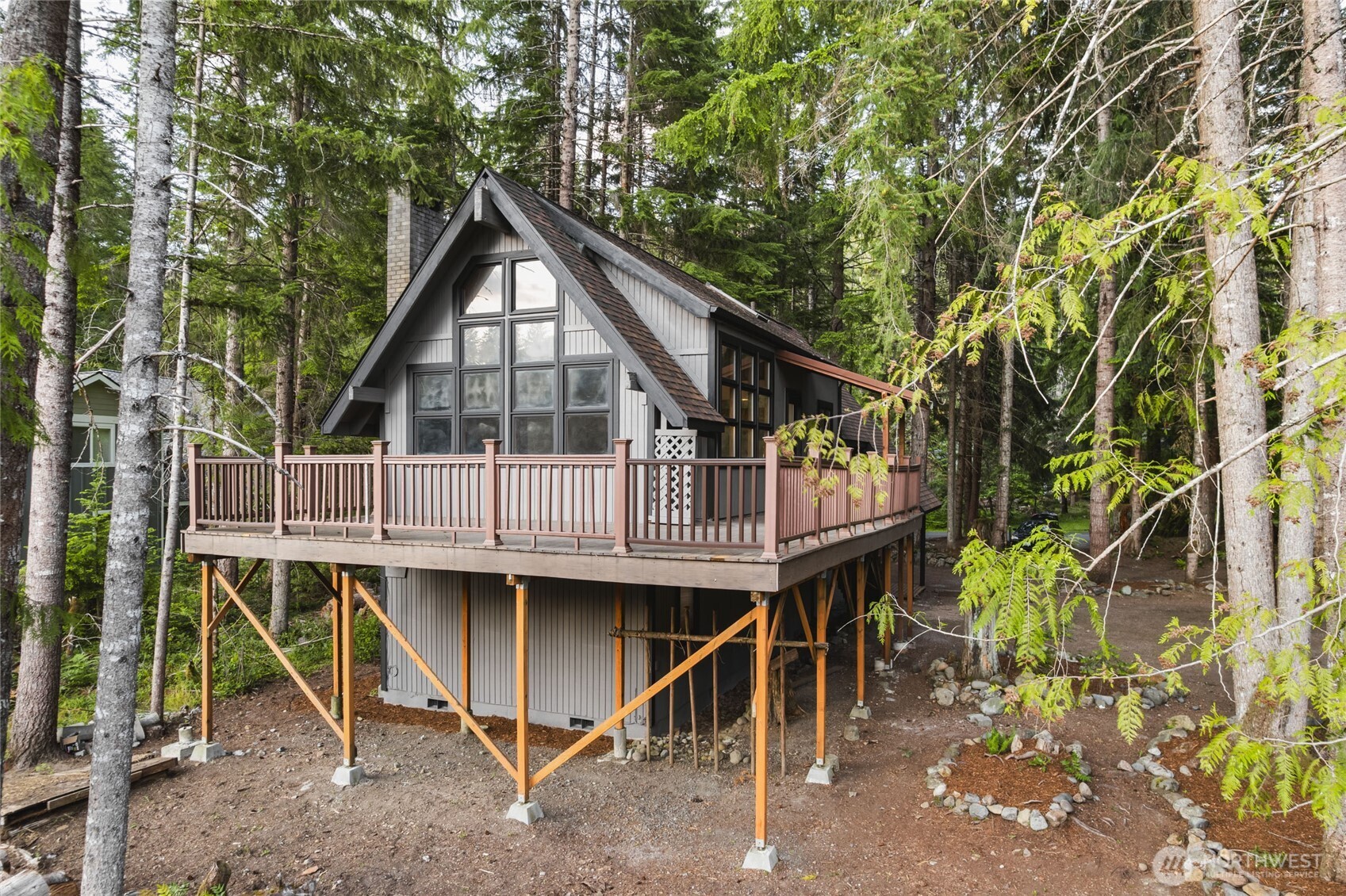 17118 Riverview Way Property Photo 6