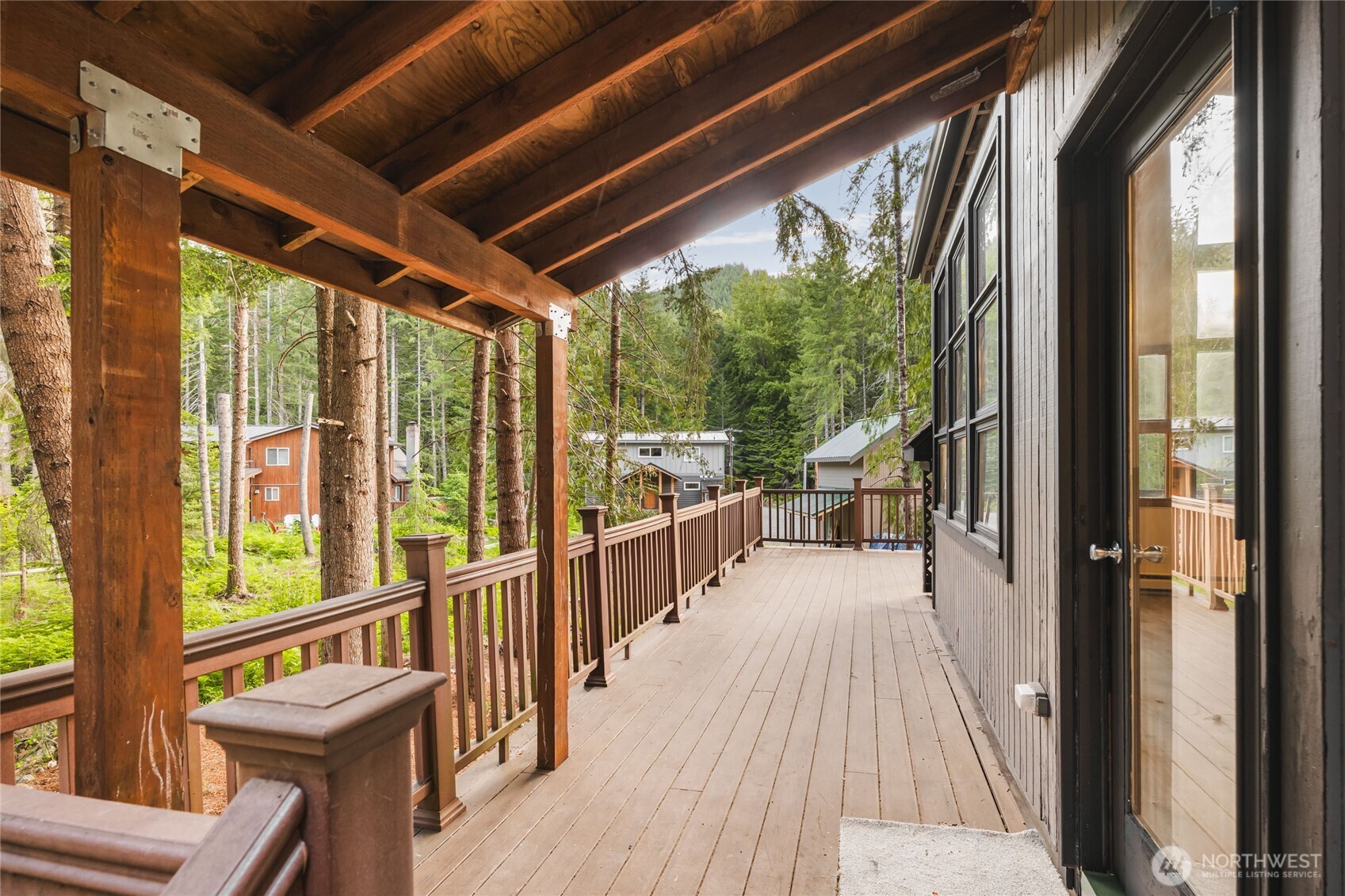 17118 Riverview Way Property Photo 9