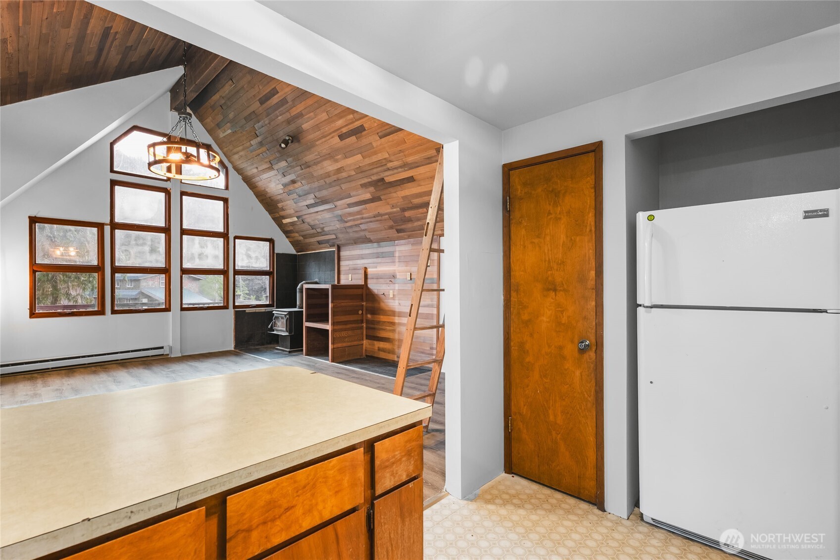 17118 Riverview Way Property Photo 10