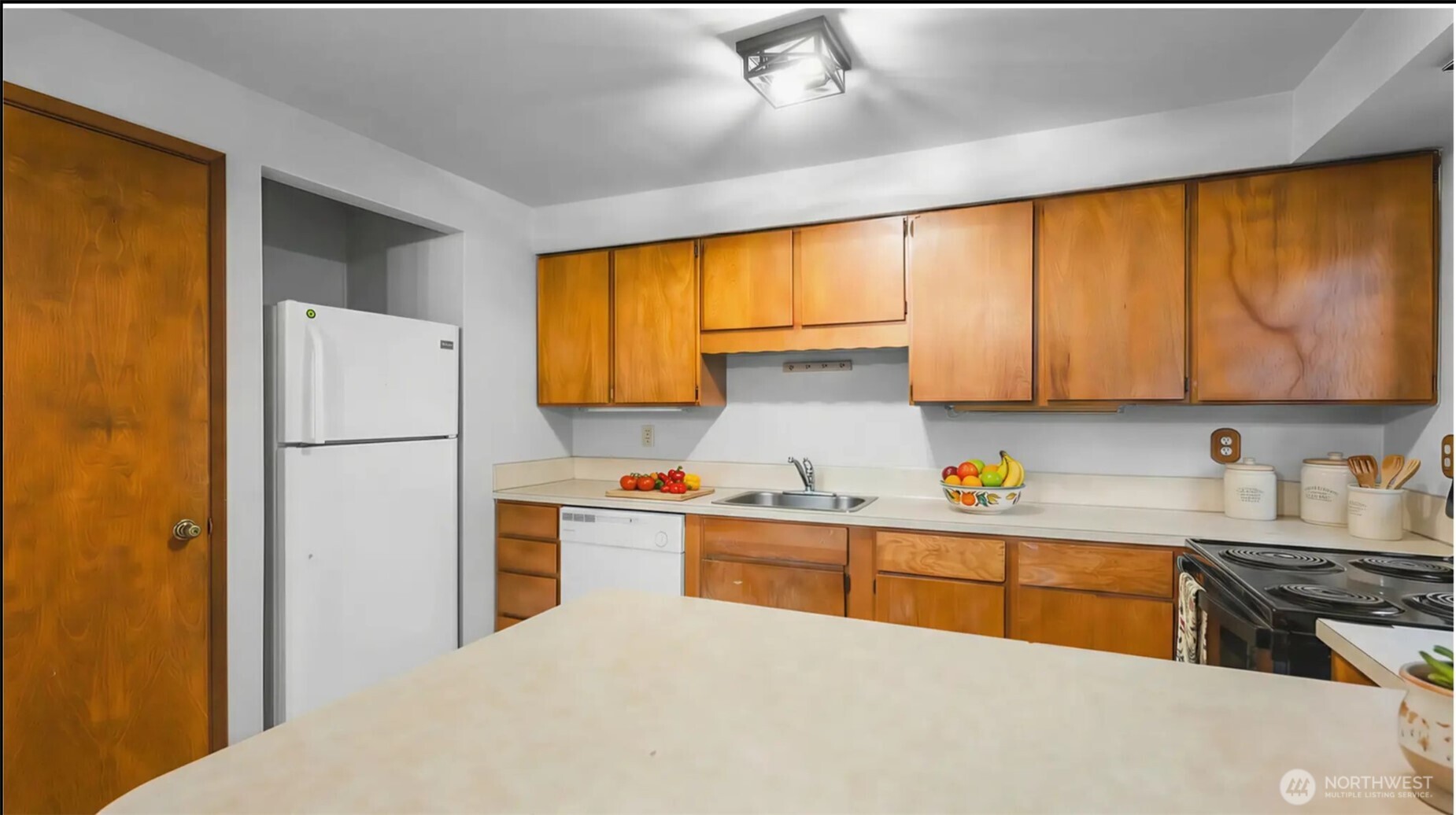 17118 Riverview Way Property Photo 11