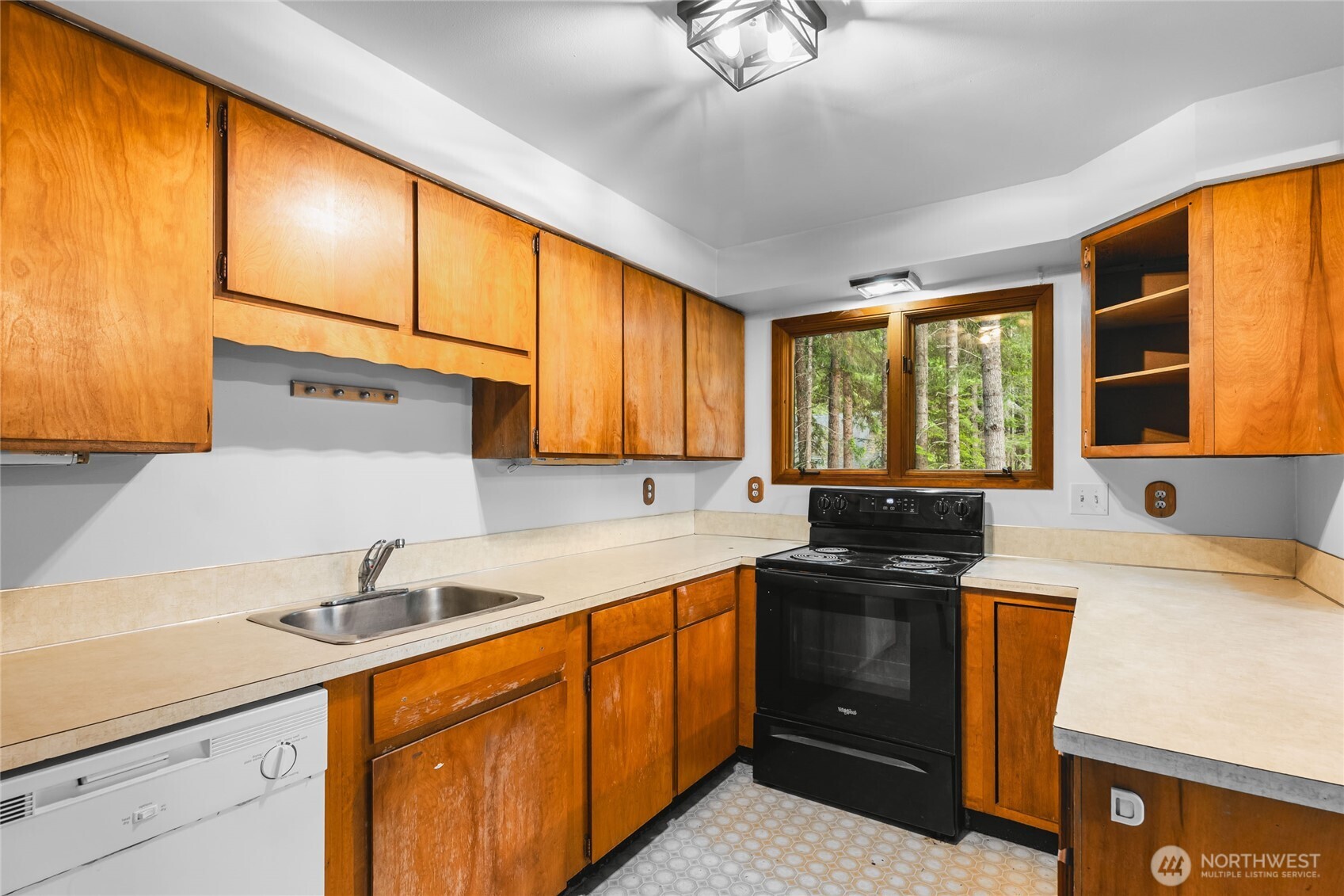 17118 Riverview Way Property Photo 13
