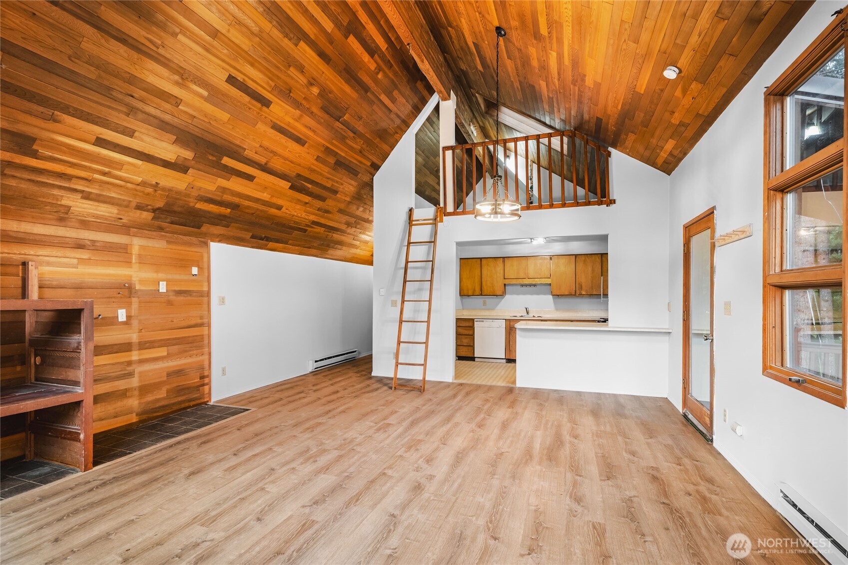 17118 Riverview Way Property Photo 16