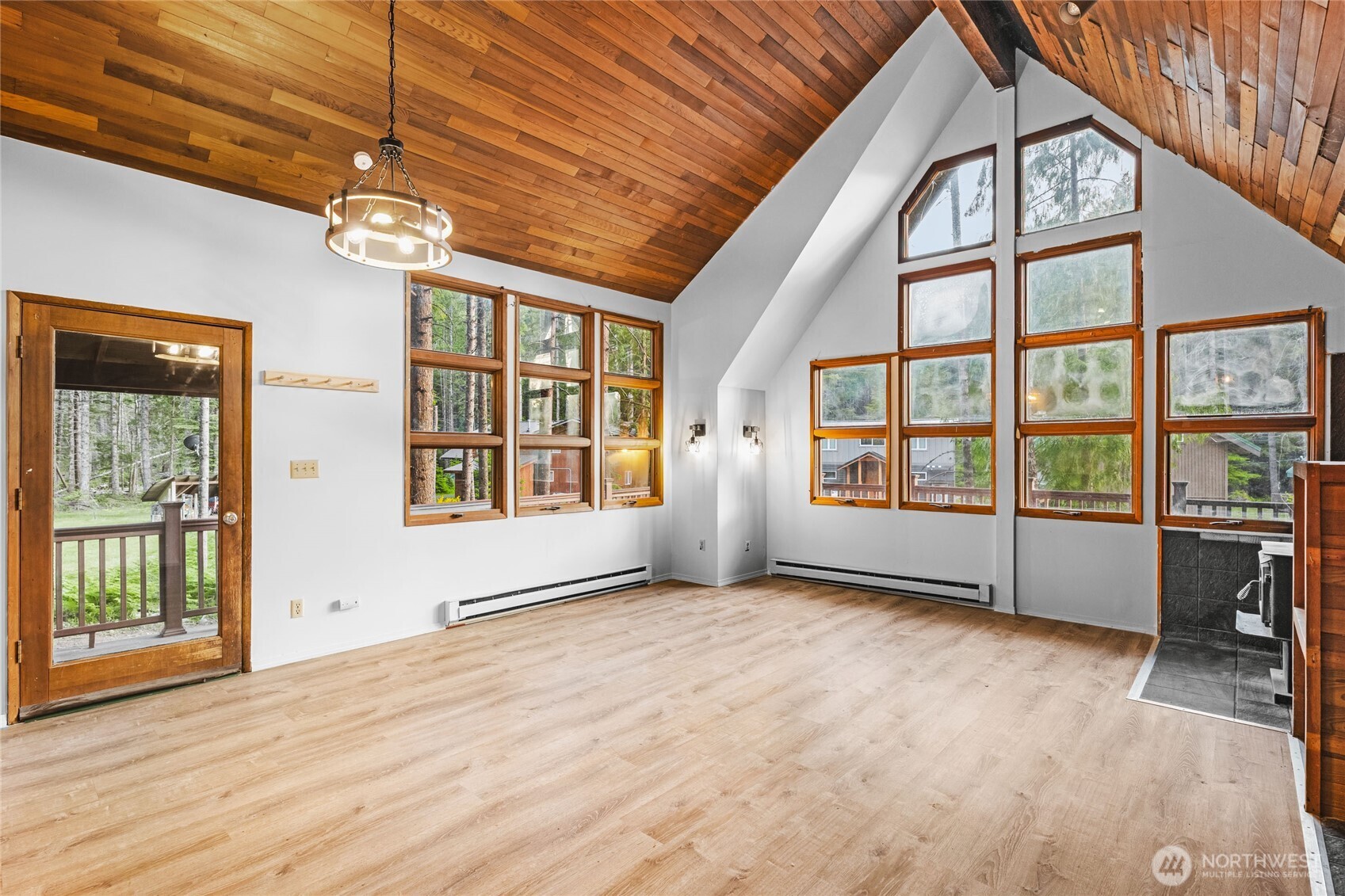 17118 Riverview Way Property Photo 21