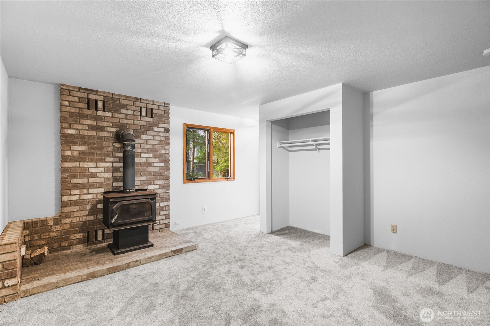 17118 Riverview Way Property Photo 33