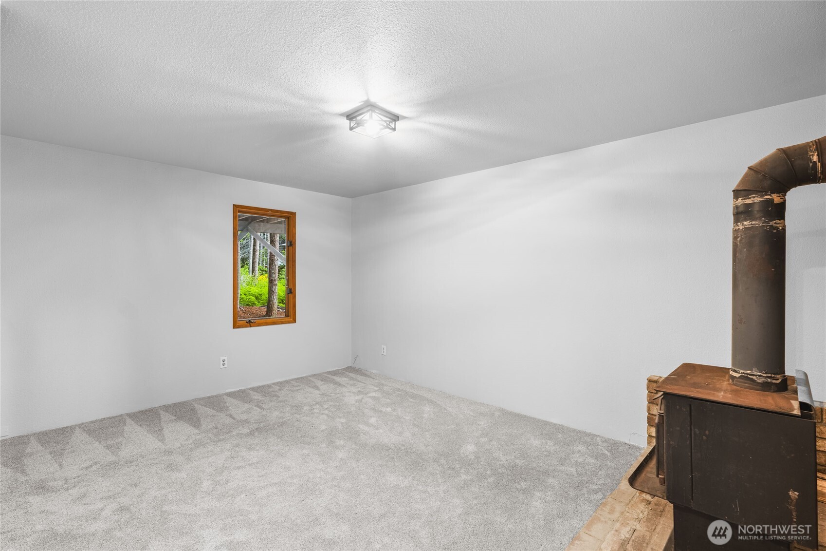 17118 Riverview Way Property Photo 34
