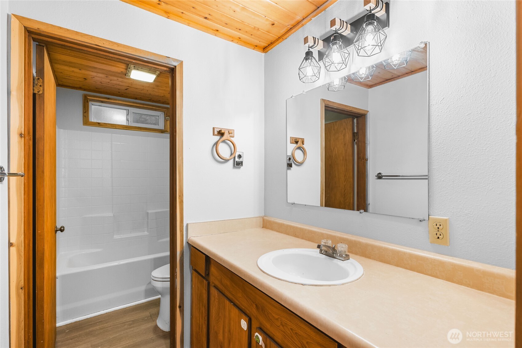 17118 Riverview Way Property Photo 35